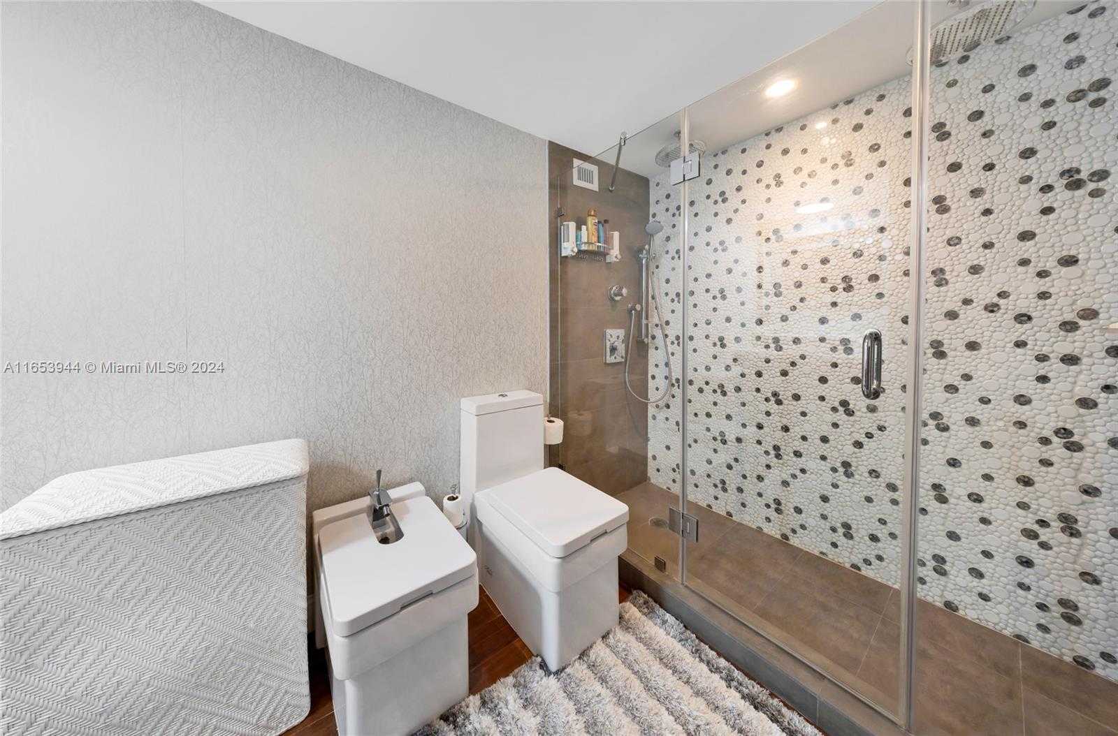 Small Image of 5600 COLLINS AVE #14M, Miami Beach Number 24