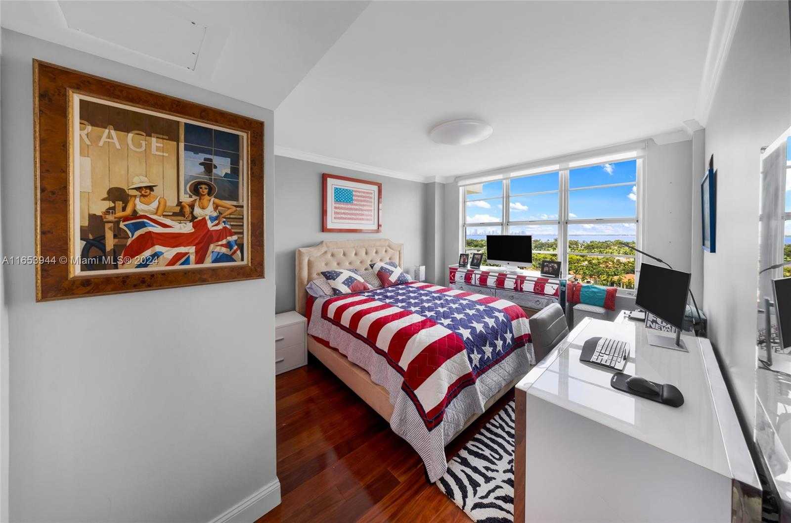 Small Image of 5600 COLLINS AVE #14M, Miami Beach Number 26