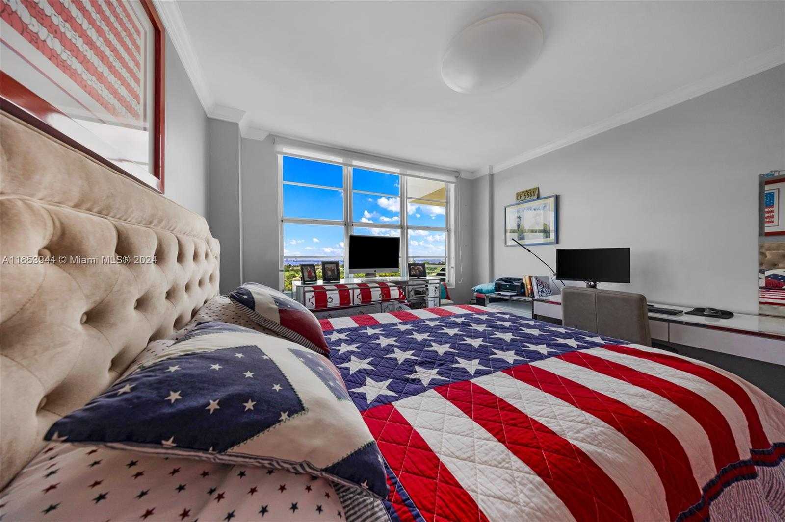 Small Image of 5600 COLLINS AVE #14M, Miami Beach Number 27