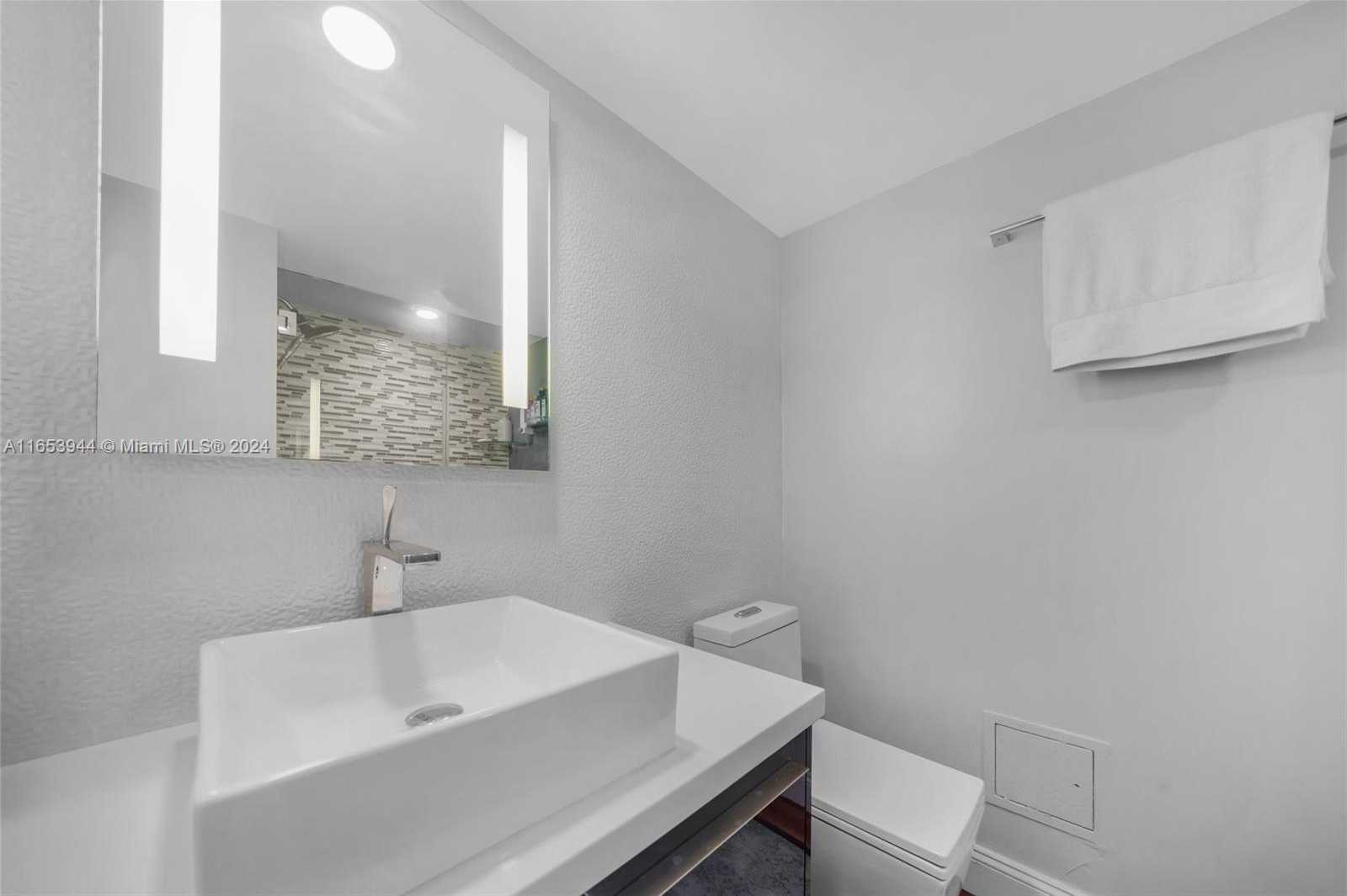 Small Image of 5600 COLLINS AVE #14M, Miami Beach Number 29