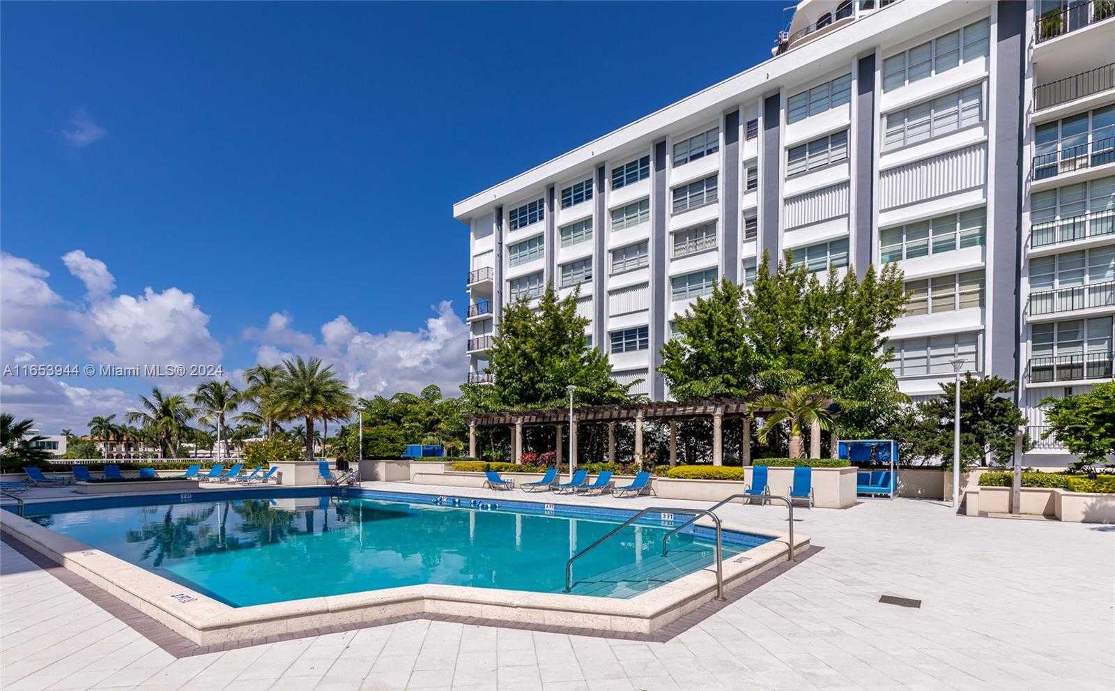 Small Image of 5600 COLLINS AVE #14M, Miami Beach Number 36