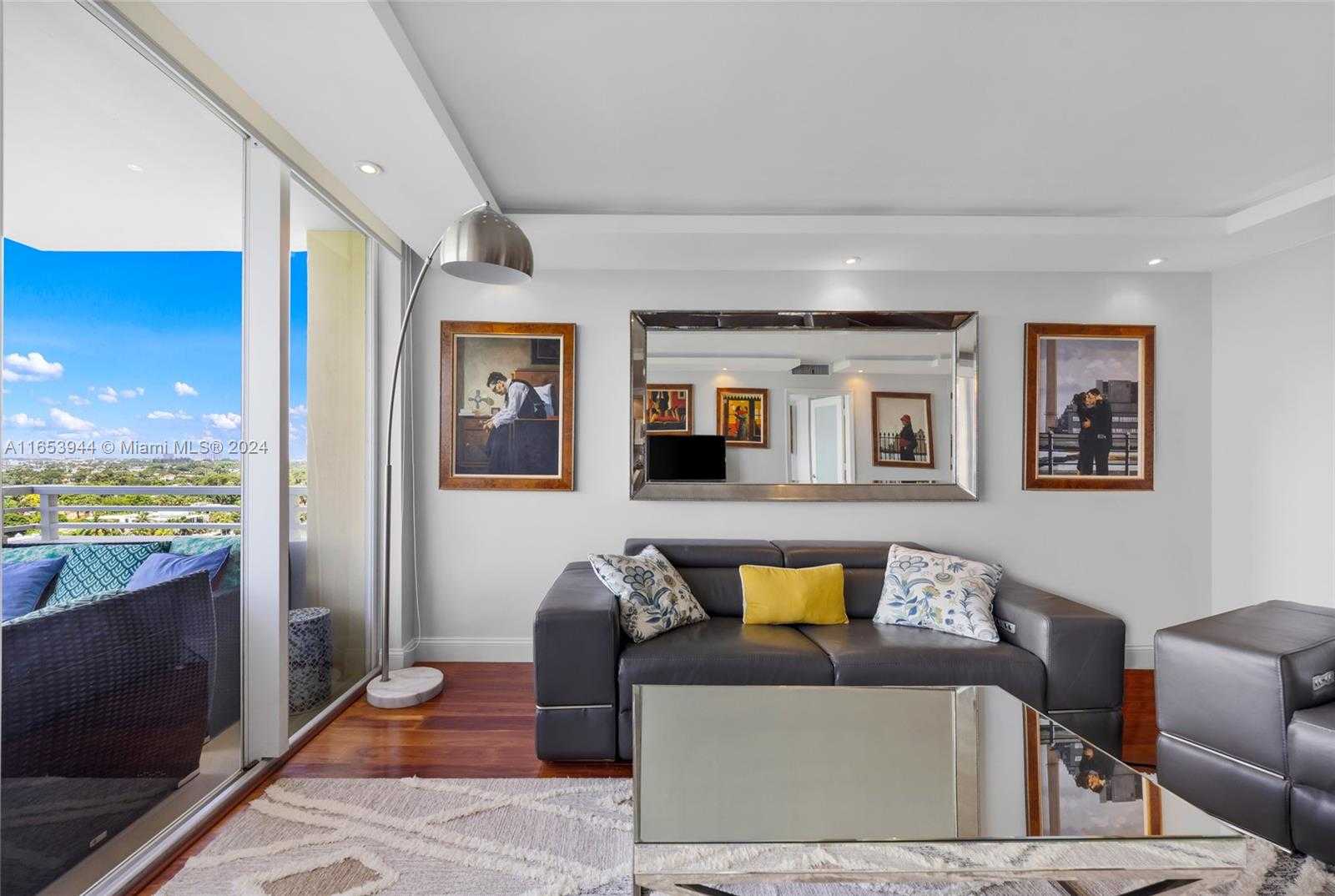 Small Image of 5600 COLLINS AVE #14M, Miami Beach Number 9