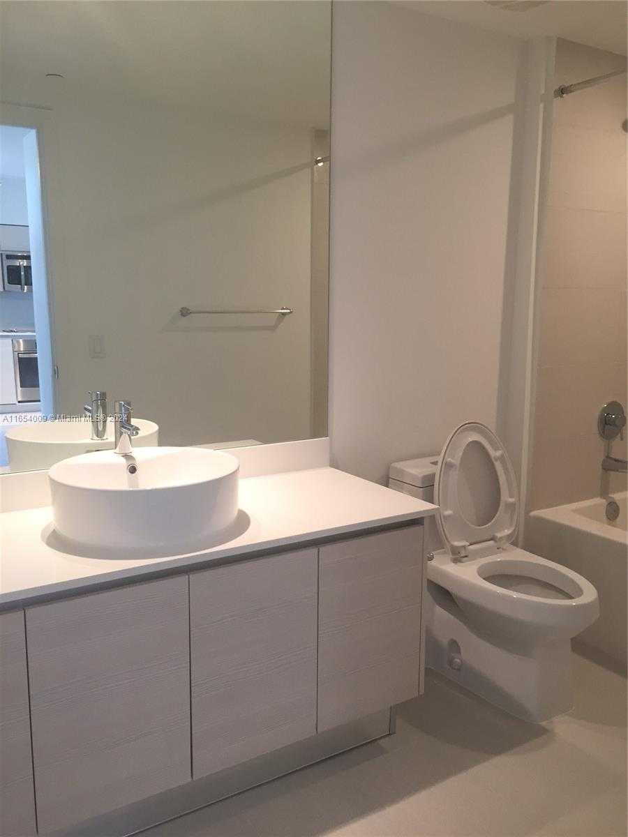 Small Image of 4250 BISCAYNE BLVD #1211, Miami Number 2