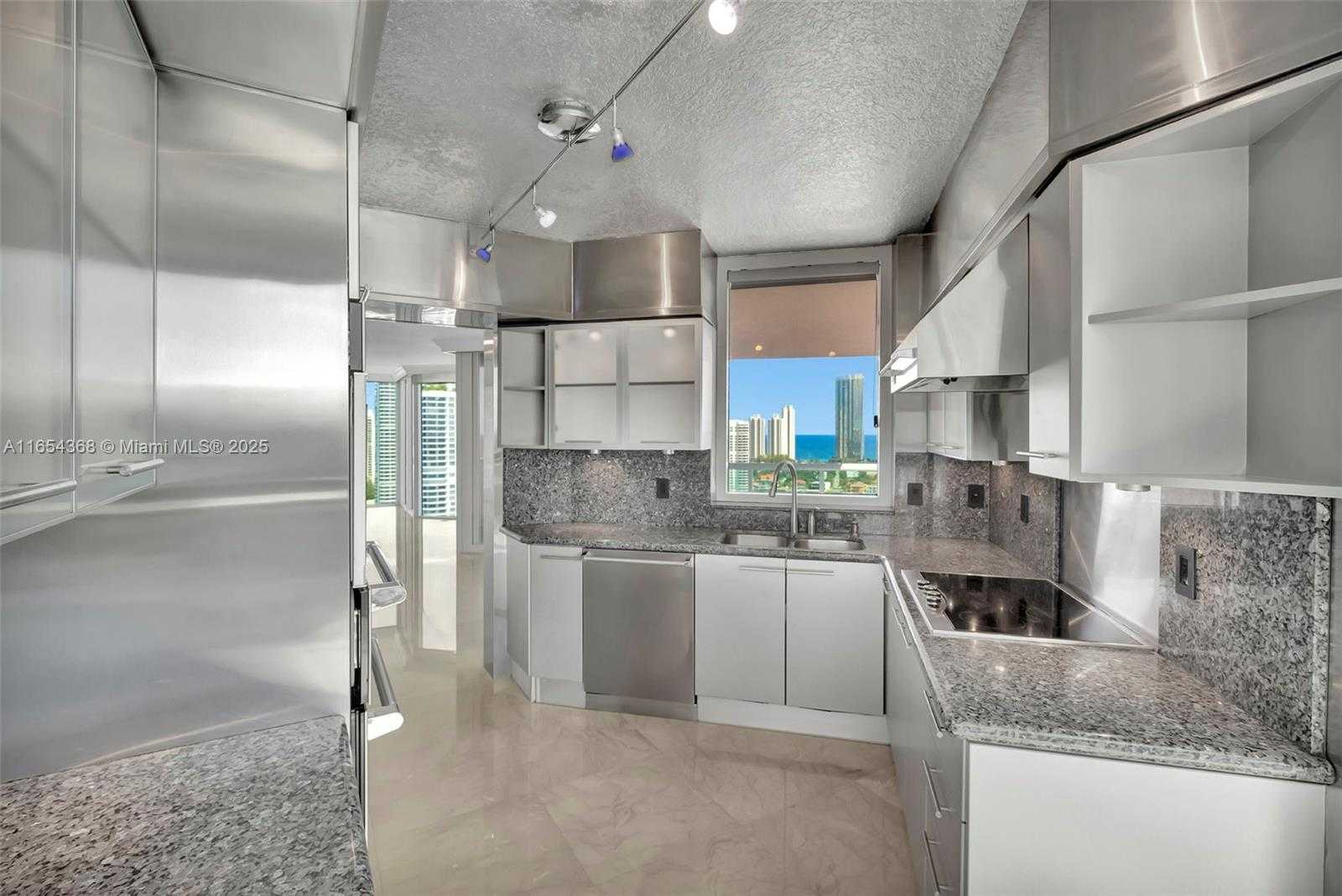 Small Image of 3370 HIDDEN BAY DR #2708, Aventura Number 23
