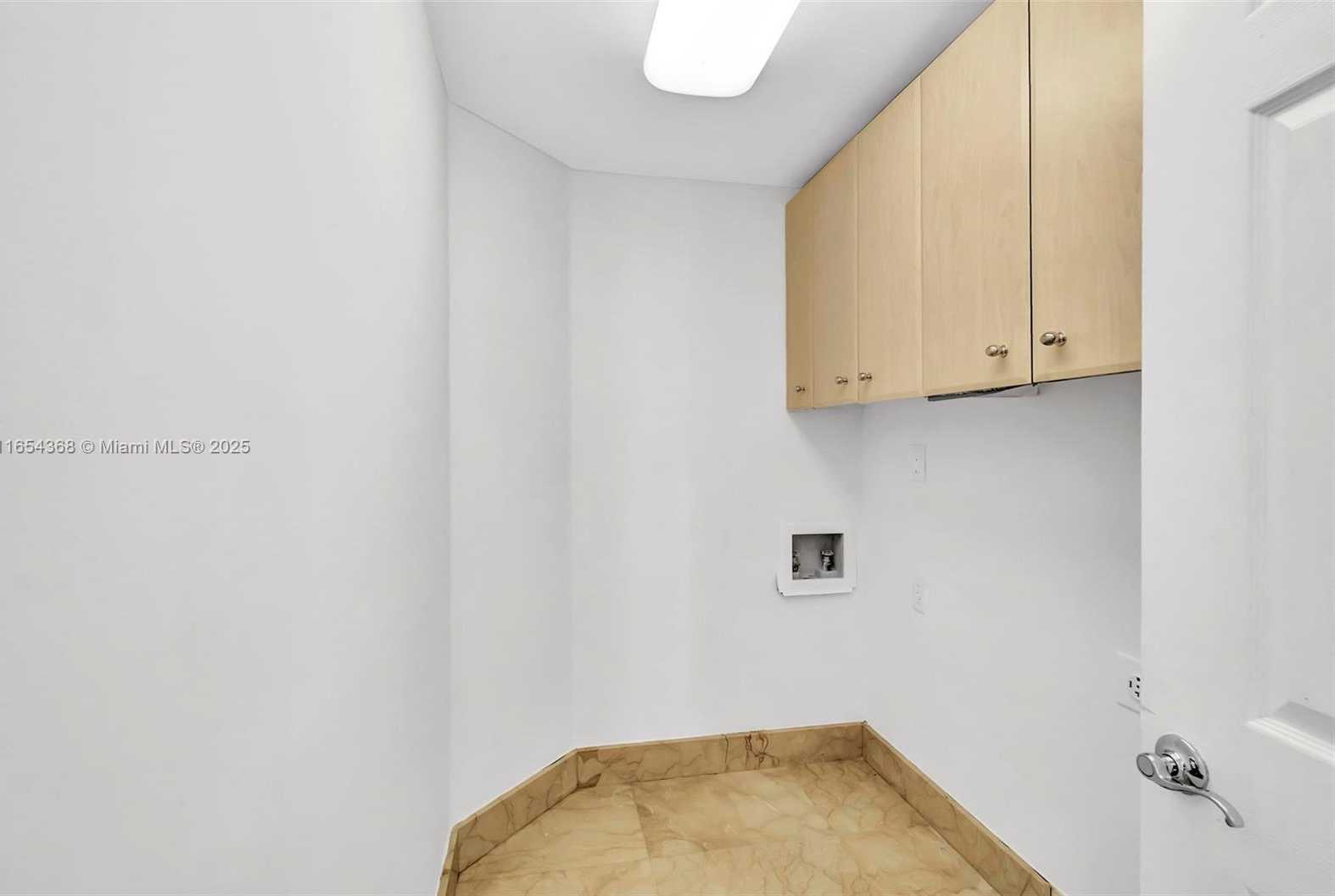 Small Image of 3370 HIDDEN BAY DR #2708, Aventura Number 42