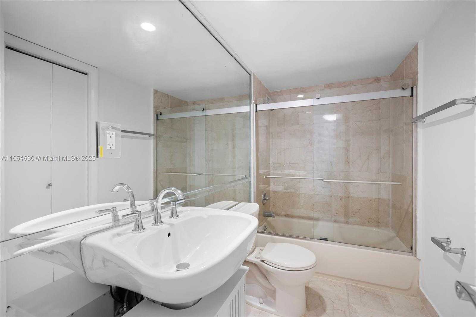 Small Image of 5151 COLLINS AVE #730 +DEN, Miami Beach Number 10