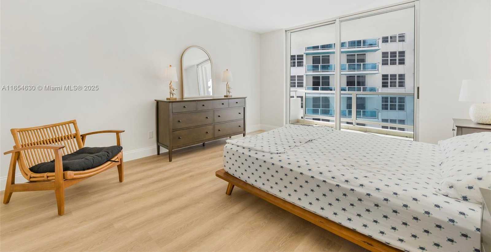 Small Image of 5151 COLLINS AVE #730 +DEN, Miami Beach Number 11