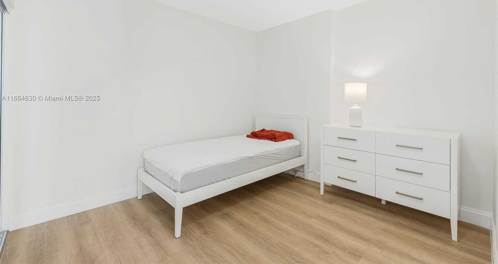 Small Image of 5151 COLLINS AVE #730 +DEN, Miami Beach Number 13