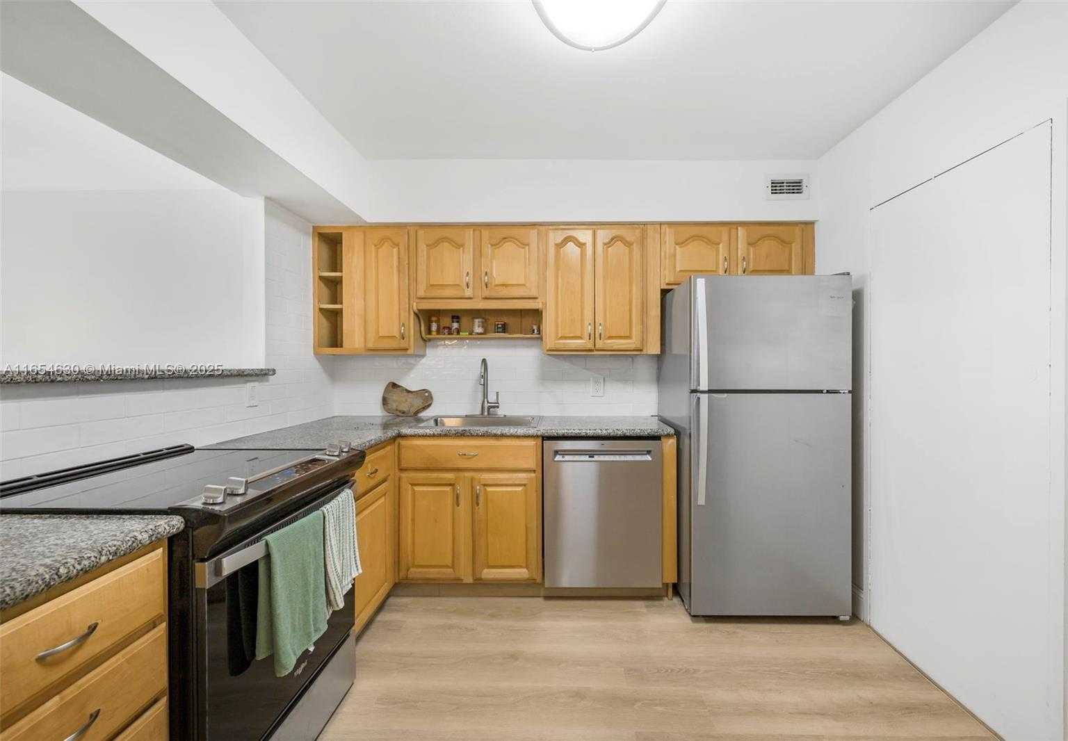 Small Image of 5151 COLLINS AVE #730 +DEN, Miami Beach Number 6