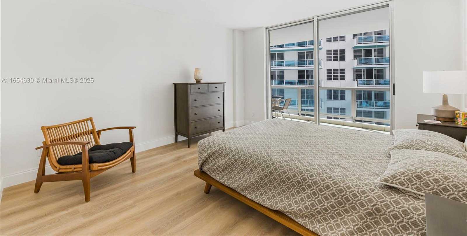 Small Image of 5151 COLLINS AVE #730 +DEN, Miami Beach Number 8