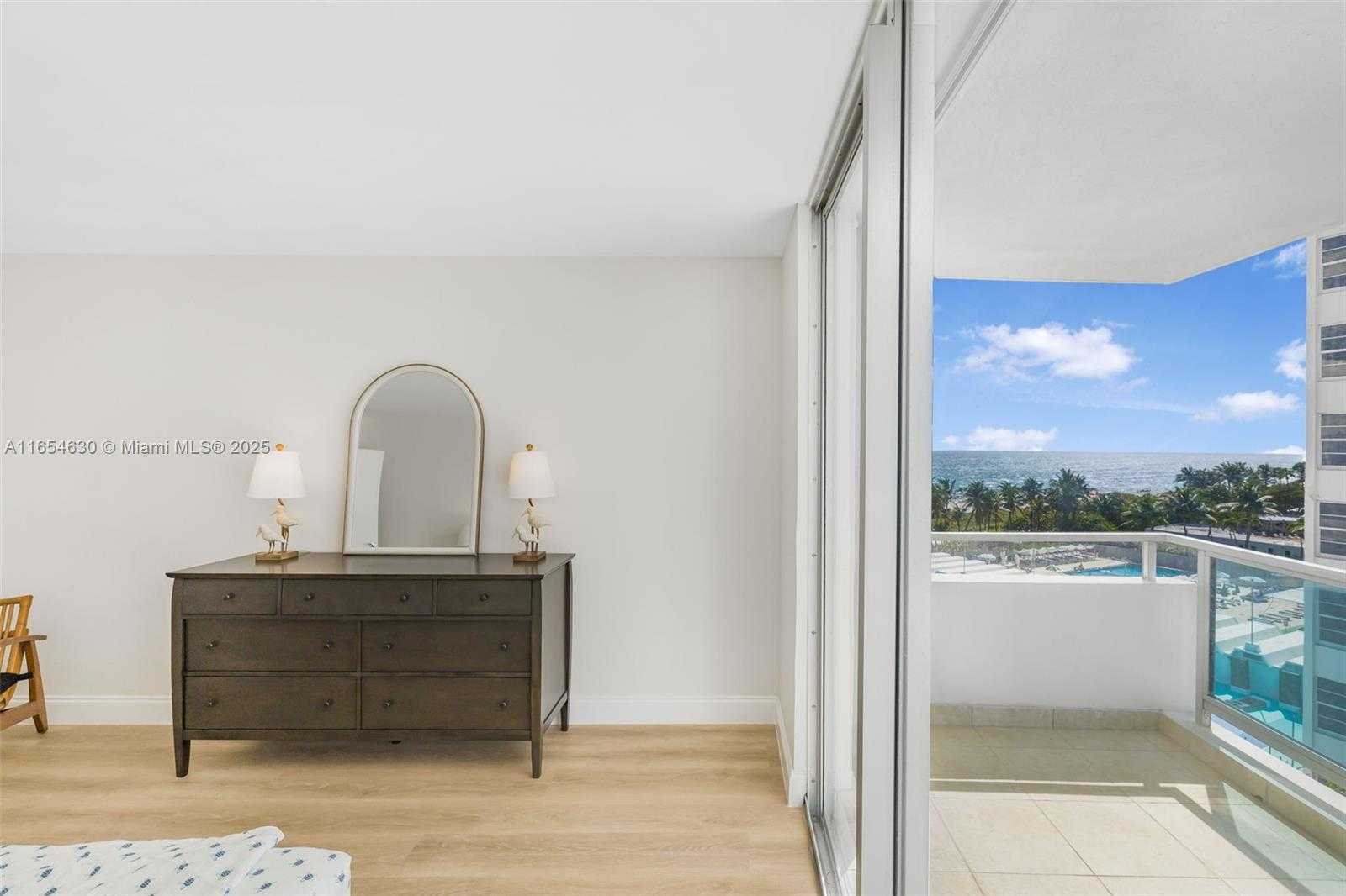 Small Image of 5151 COLLINS AVE #730 +DEN, Miami Beach Number 9