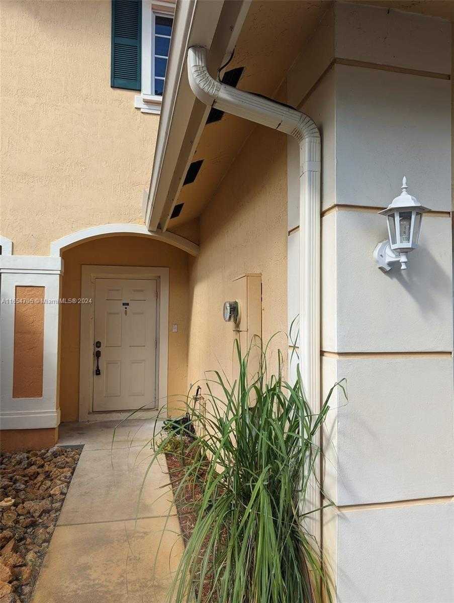 Small Image of 6407 CATALINA LN #6407, Tamarac Number 2
