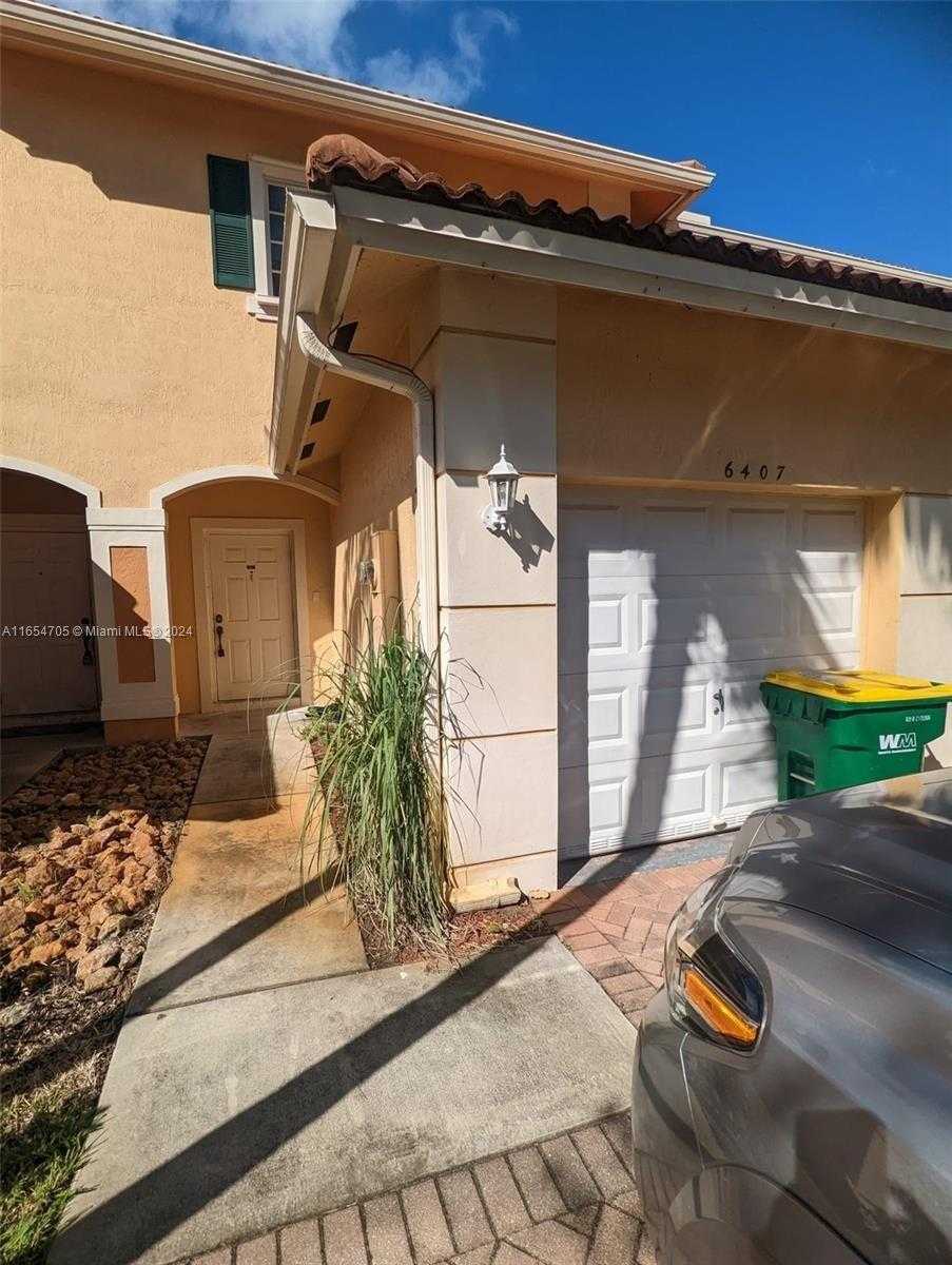 Small Image of 6407 CATALINA LN #6407, Tamarac Number 3
