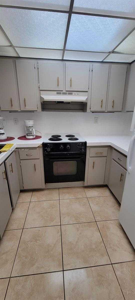 Small Image of 6960 MIAMI GARDENS DR #2-525, Hialeah Number 4