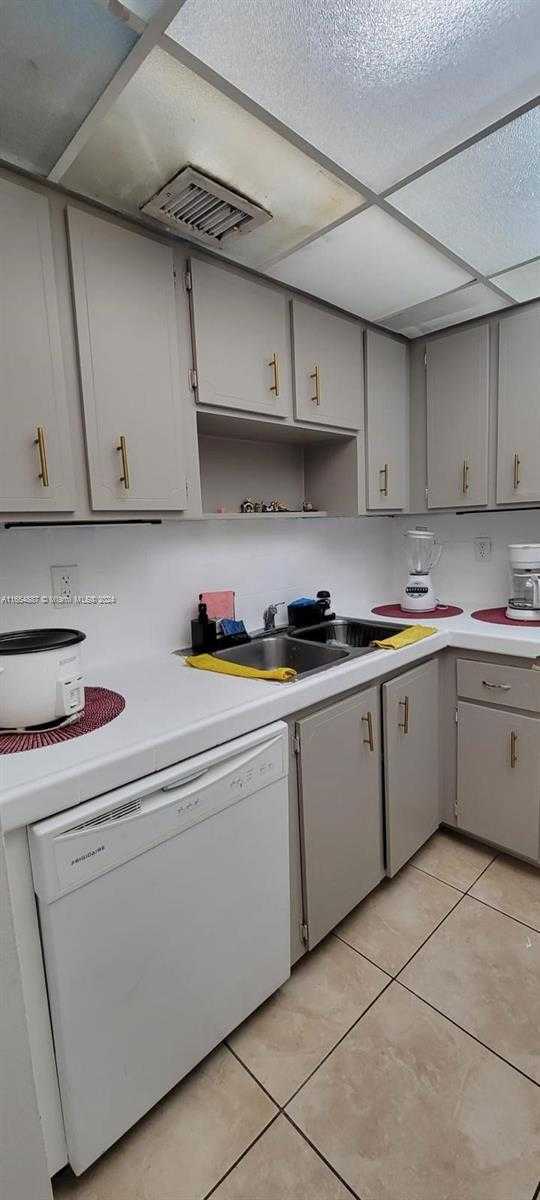 Small Image of 6960 MIAMI GARDENS DR #2-525, Hialeah Number 5