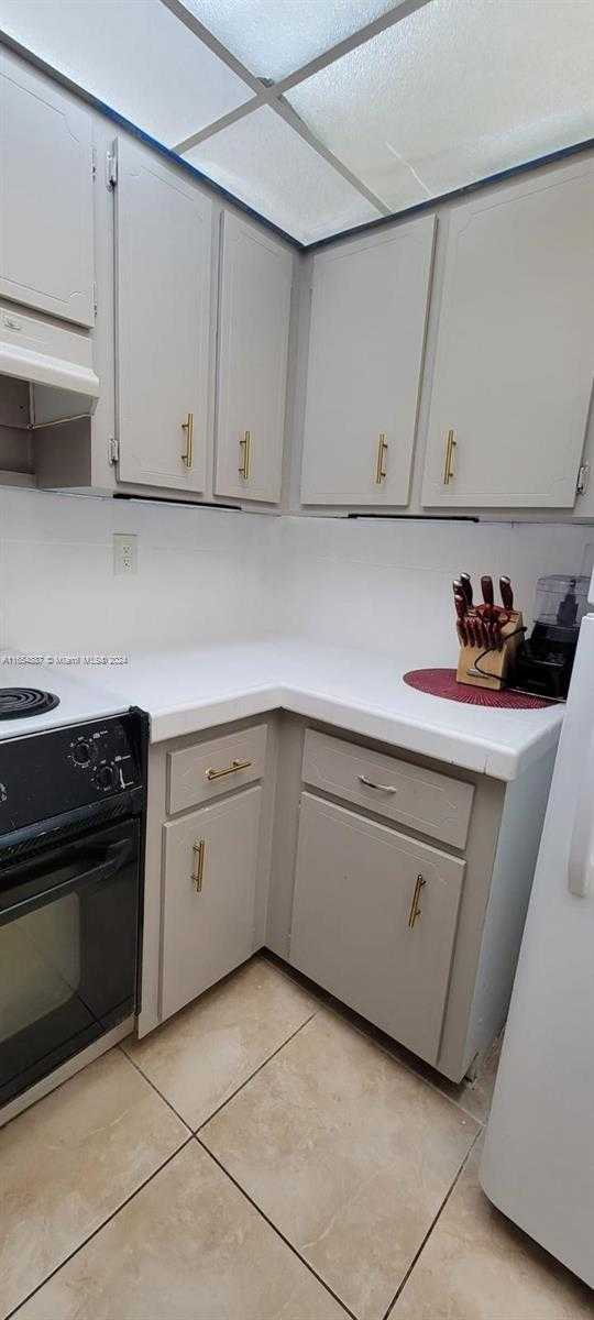 Small Image of 6960 MIAMI GARDENS DR #2-525, Hialeah Number 6