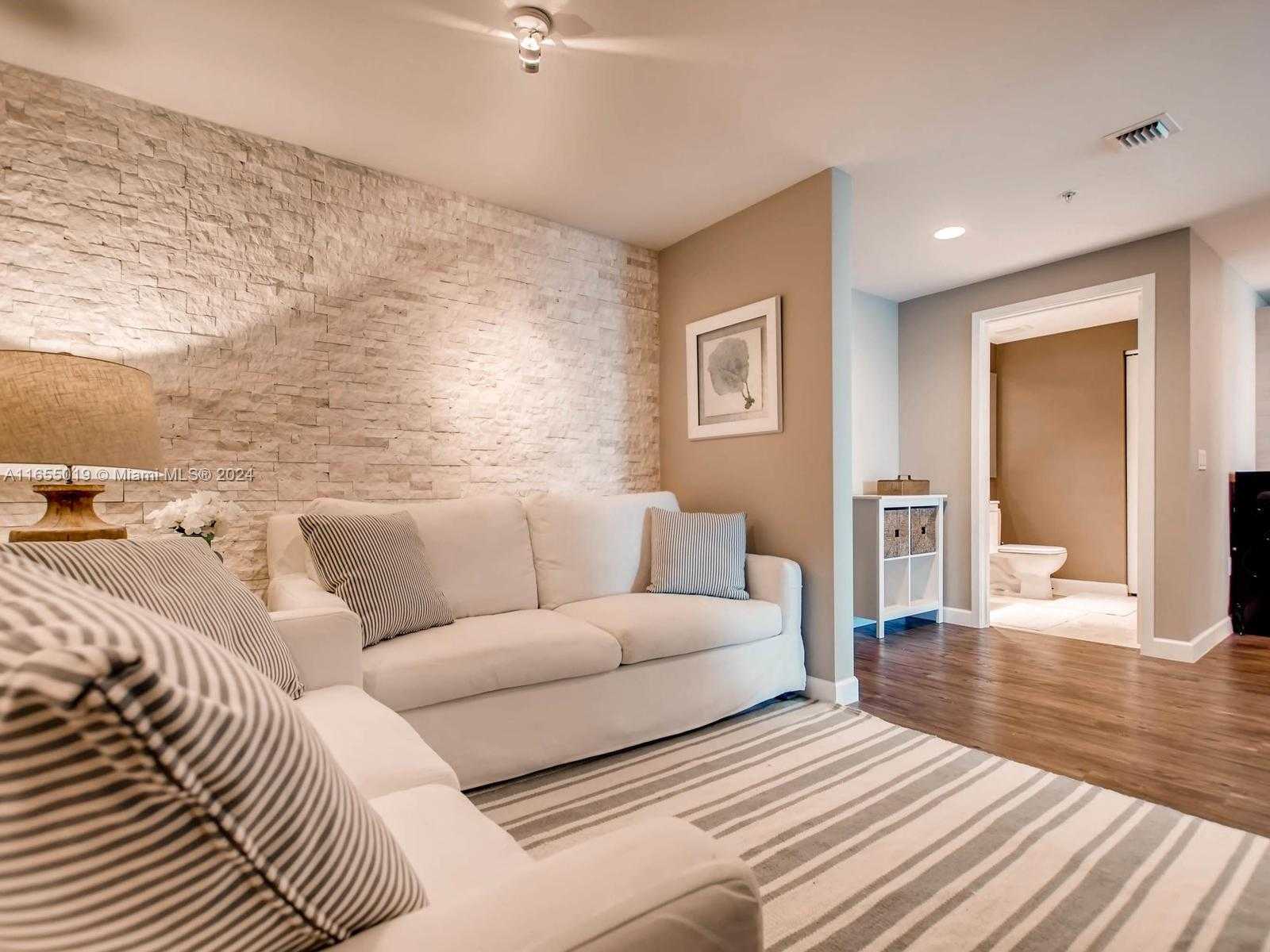 Small Image of 17301 BISCAYNE BLVD #2306, North Miami Beach Number 11