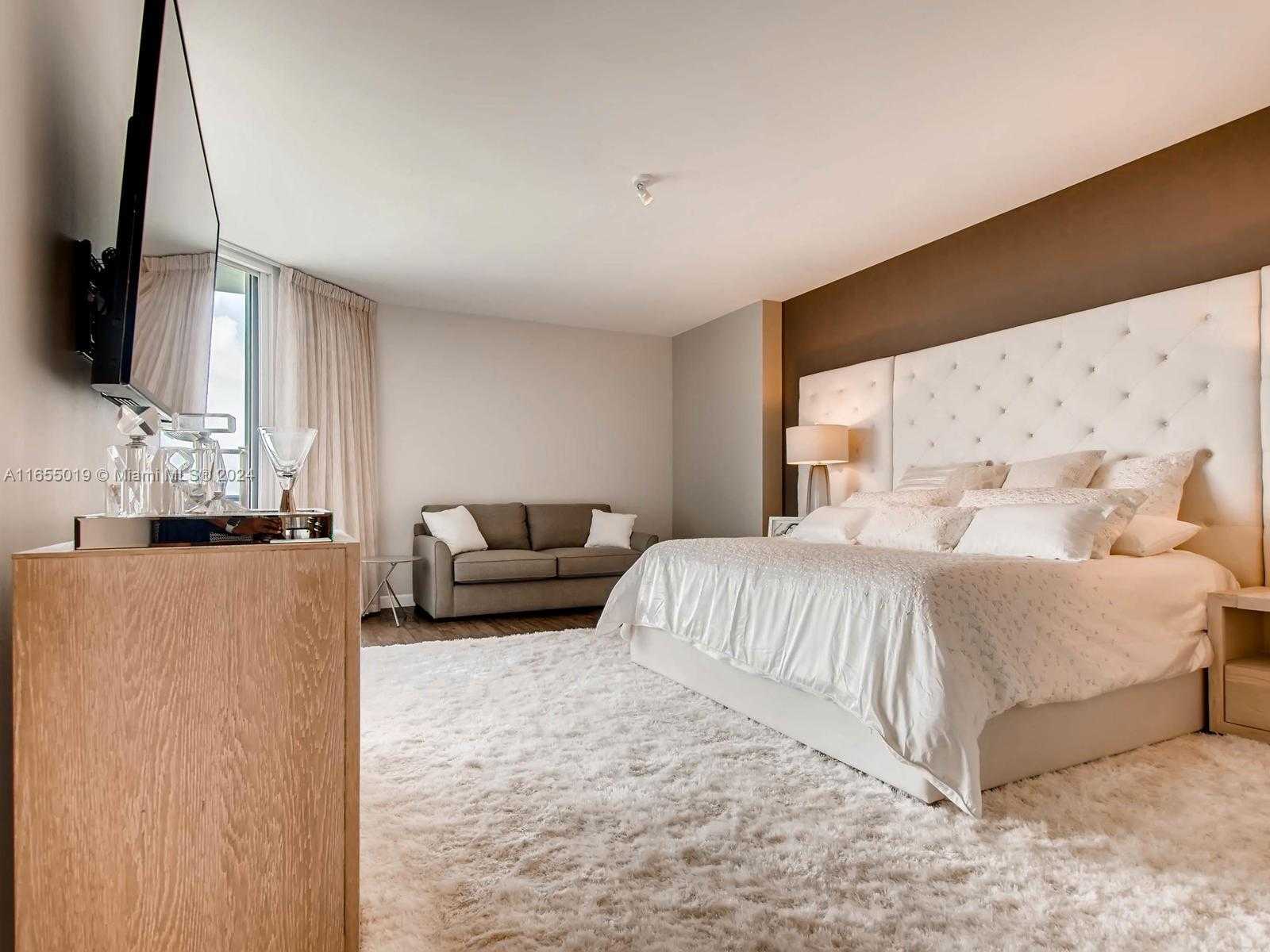 Small Image of 17301 BISCAYNE BLVD #2306, North Miami Beach Number 13