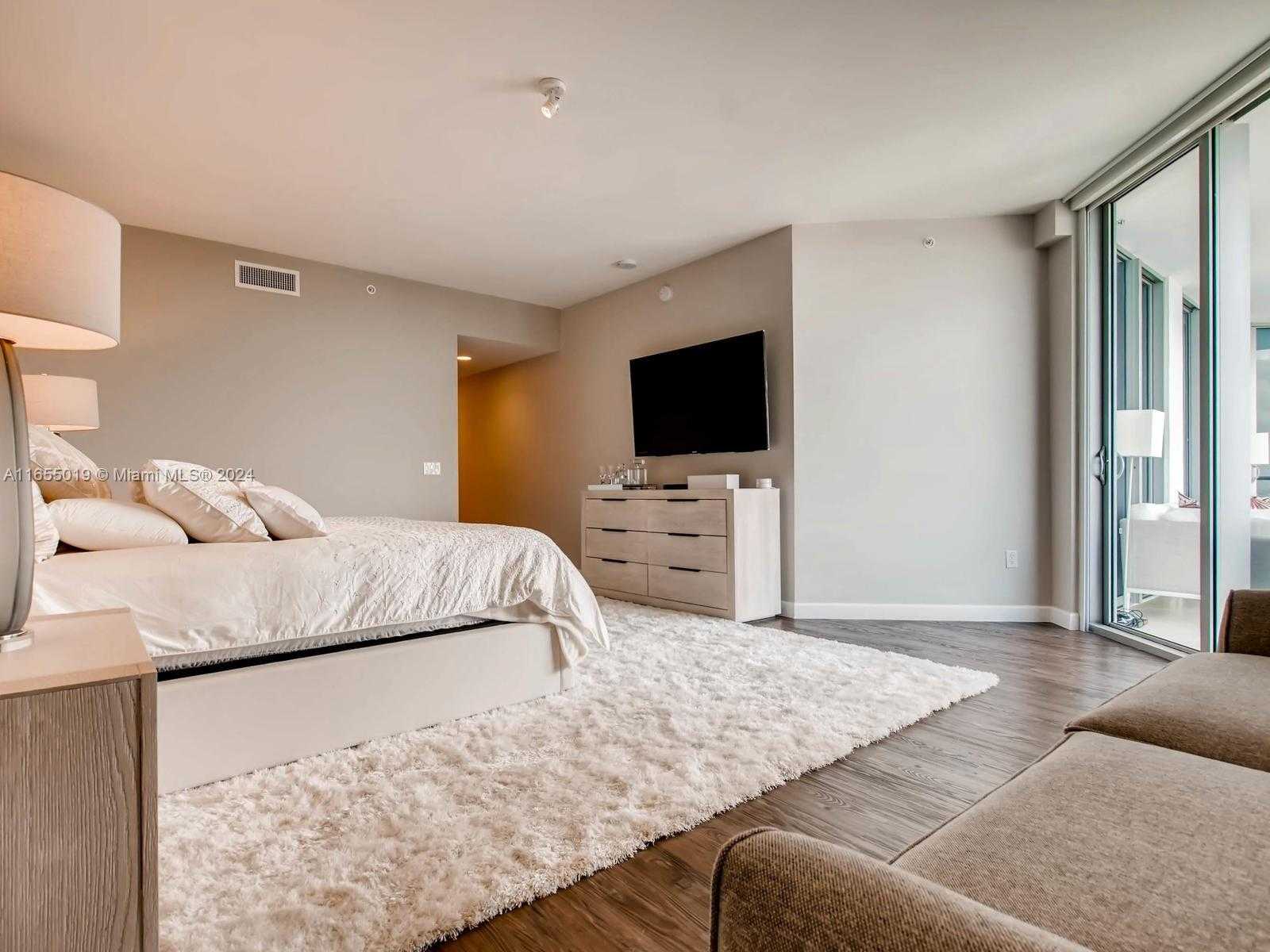 Small Image of 17301 BISCAYNE BLVD #2306, North Miami Beach Number 14