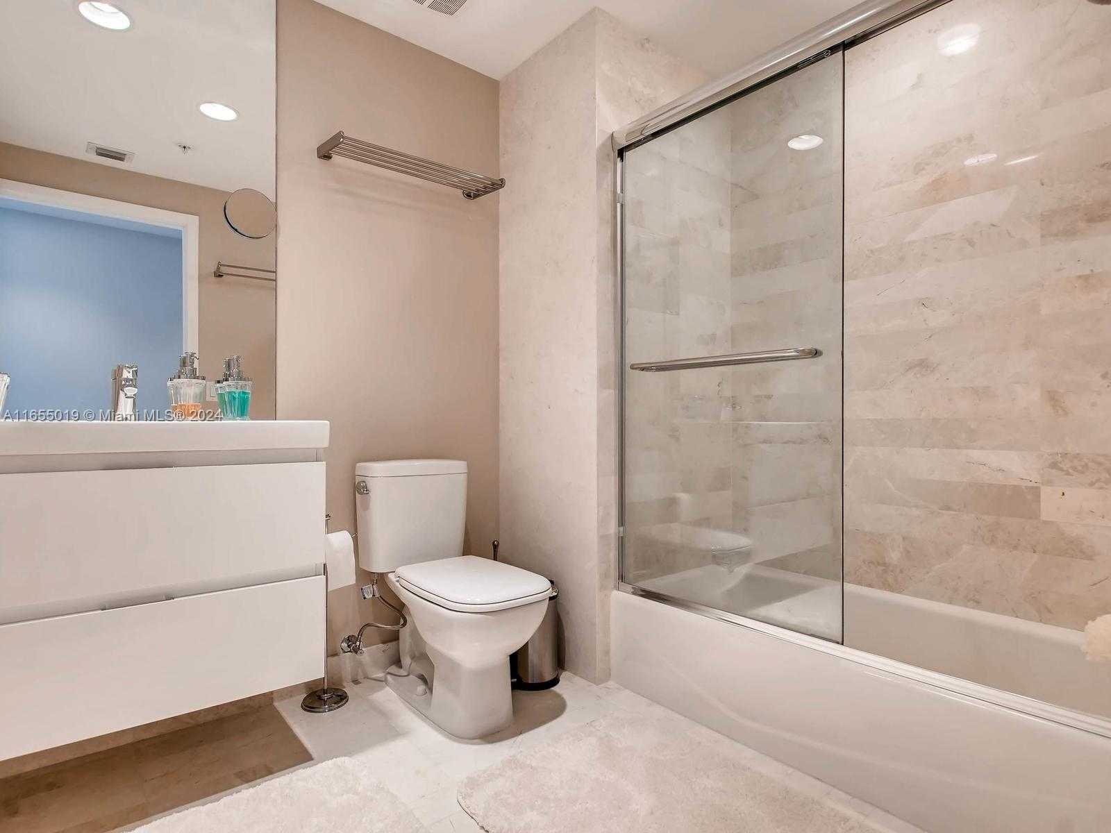 Small Image of 17301 BISCAYNE BLVD #2306, North Miami Beach Number 19