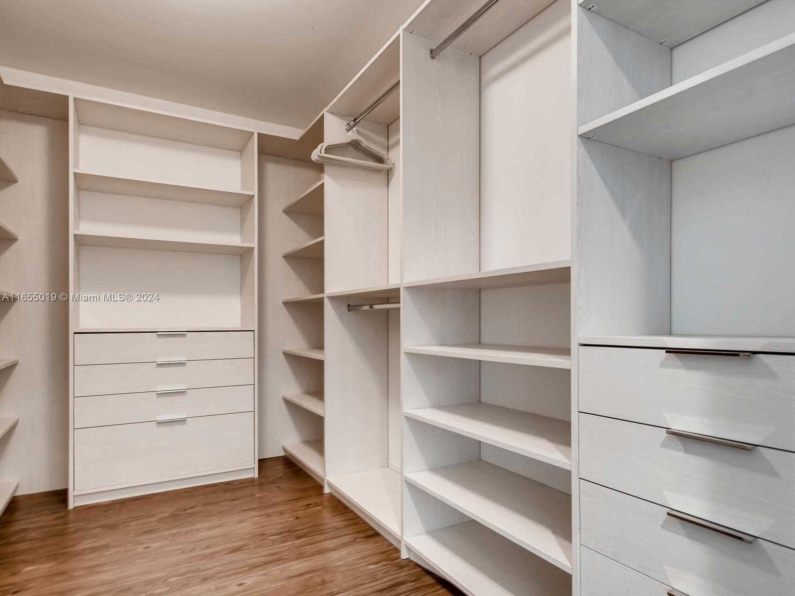 Small Image of 17301 BISCAYNE BLVD #2306, North Miami Beach Number 21