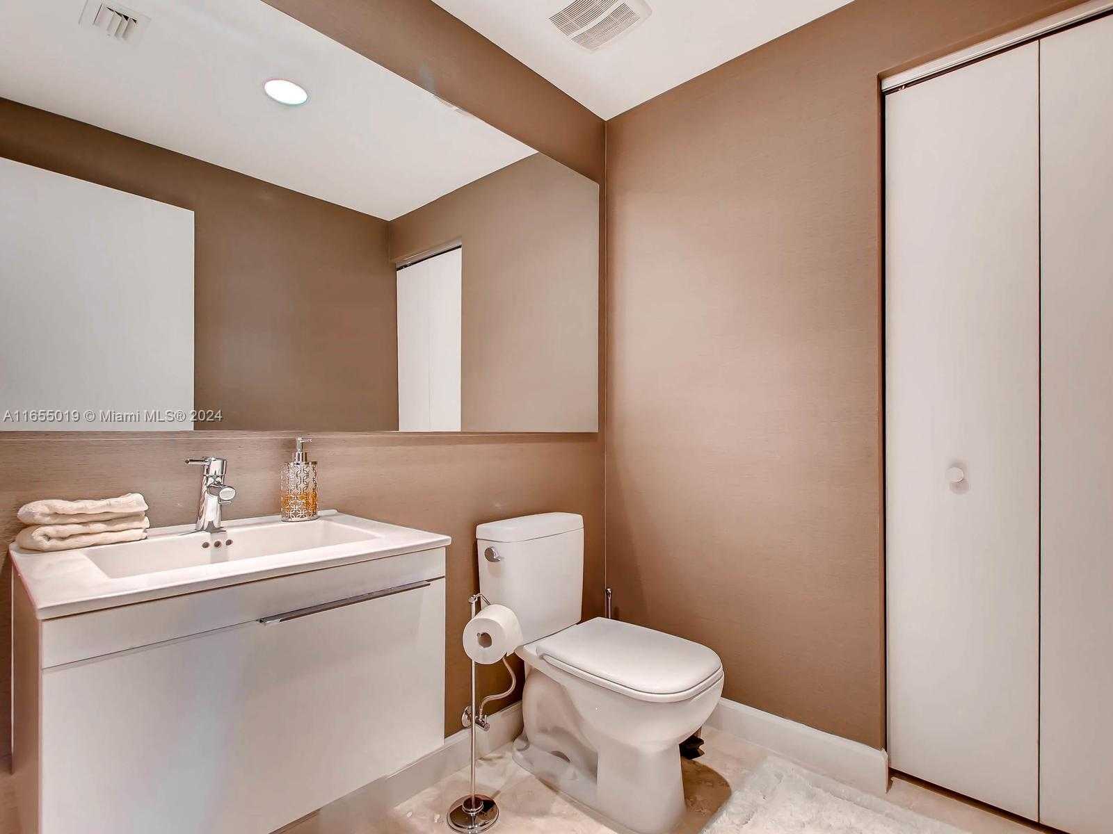Small Image of 17301 BISCAYNE BLVD #2306, North Miami Beach Number 23