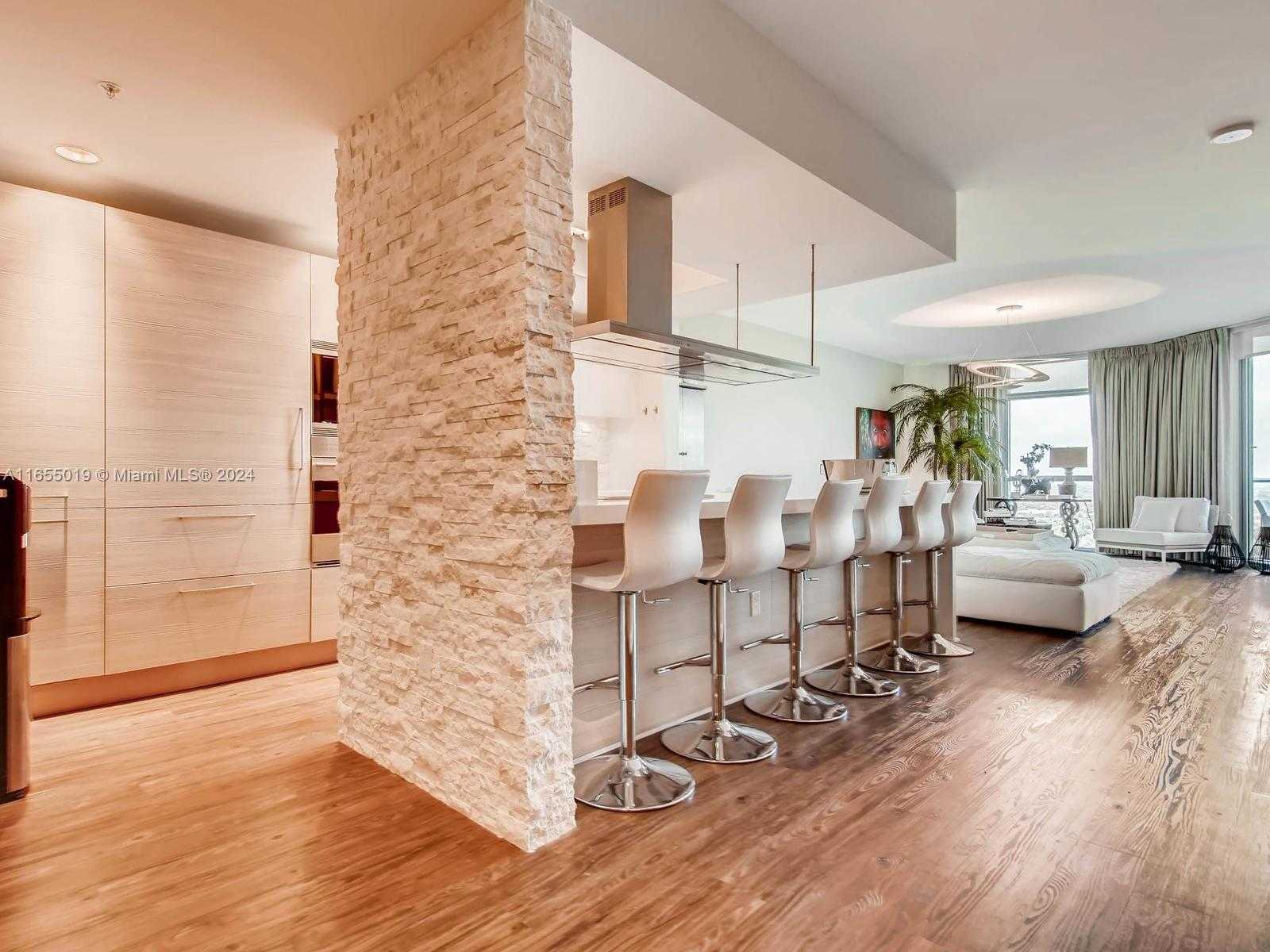 Small Image of 17301 BISCAYNE BLVD #2306, North Miami Beach Number 3