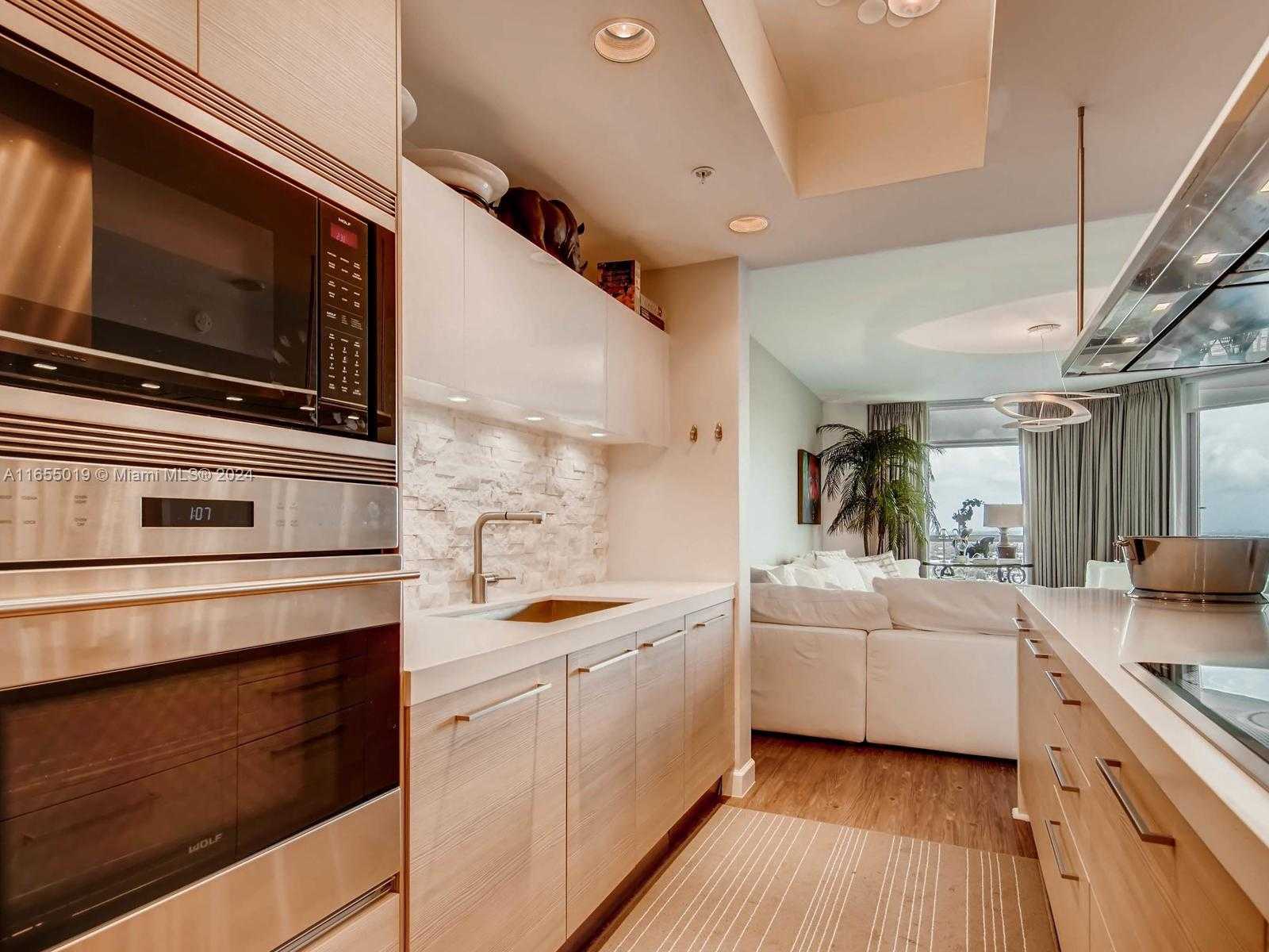 Small Image of 17301 BISCAYNE BLVD #2306, North Miami Beach Number 7