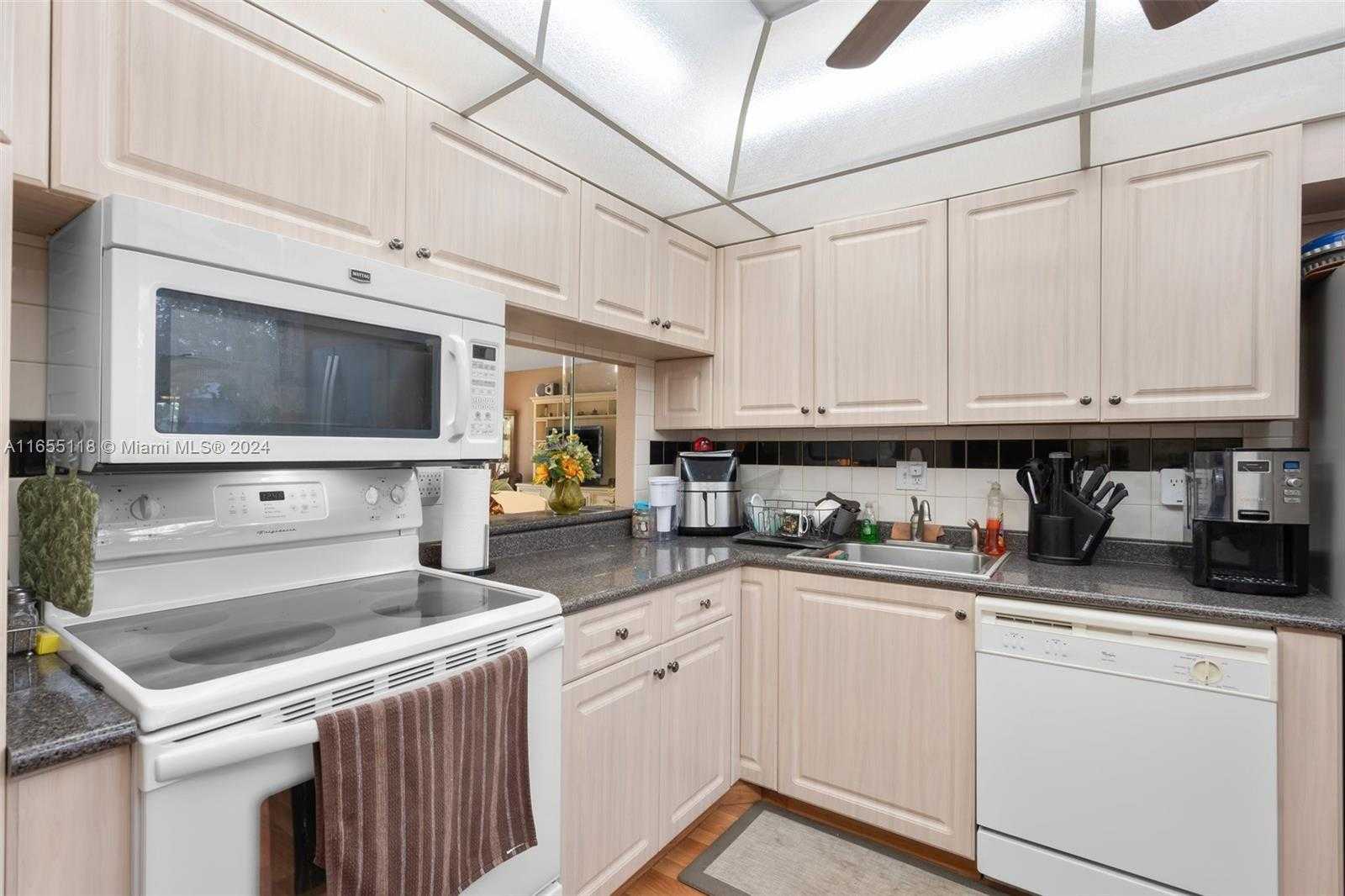 Small Image of 3210 HOLIDAY SPRINGS BLVD #2-309, Margate Number 5