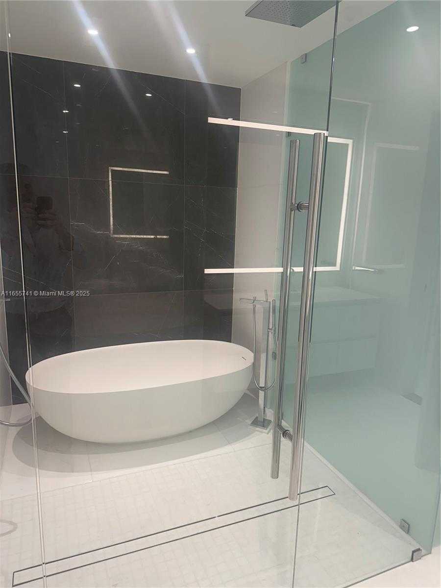 Small Image of 300 BISCAYNE BLVD WAY #1909, Miami Number 38