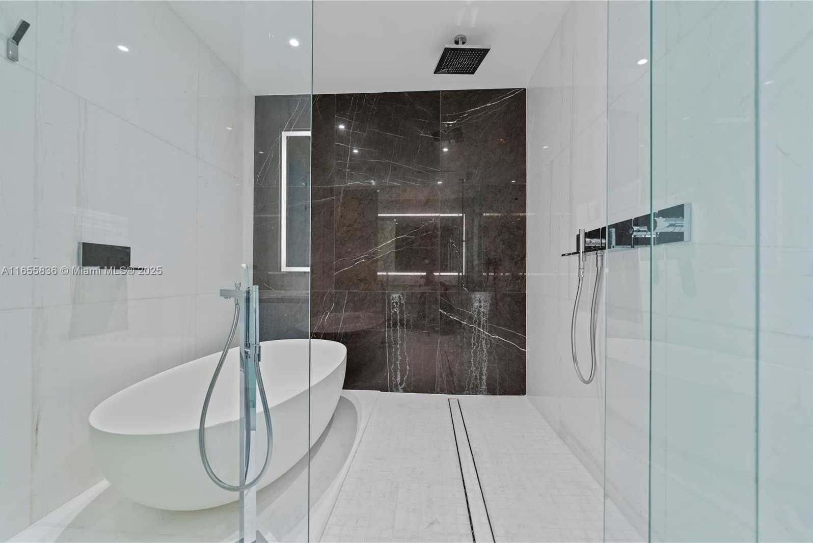 Small Image of 300 BISCAYNE BLVD WAY #2702, Miami Number 27