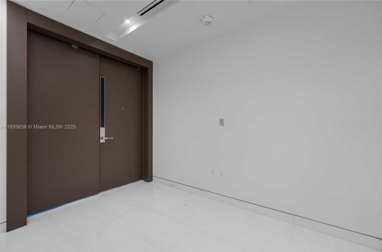 Small Image of 300 BISCAYNE BLVD WAY #2702, Miami Number 4