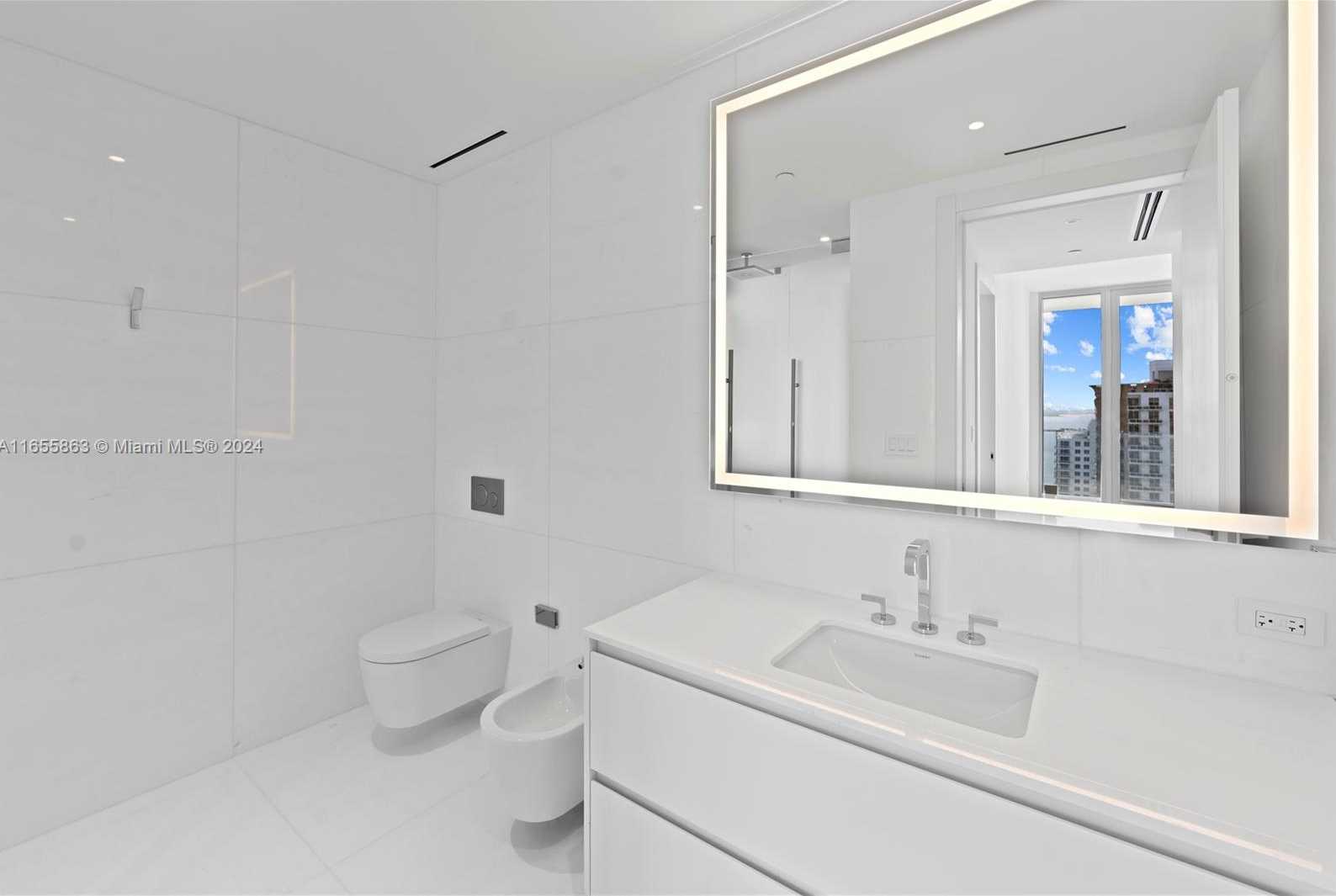 Small Image of 300 BISCAYNE BLVD WAY #3201, Miami Number 19
