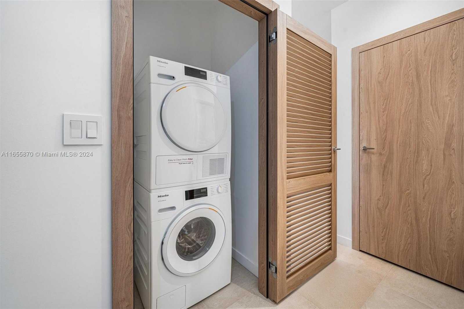 Small Image of 1135 103 ST #202, Bay Harbor Islands Number 29