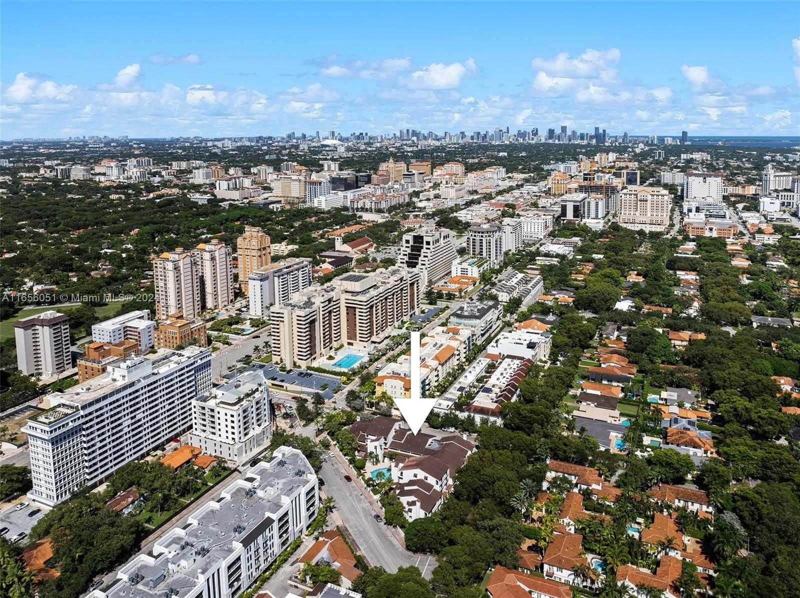 Small Image of 2600 CARDENA ST #11, Coral Gables Number 2