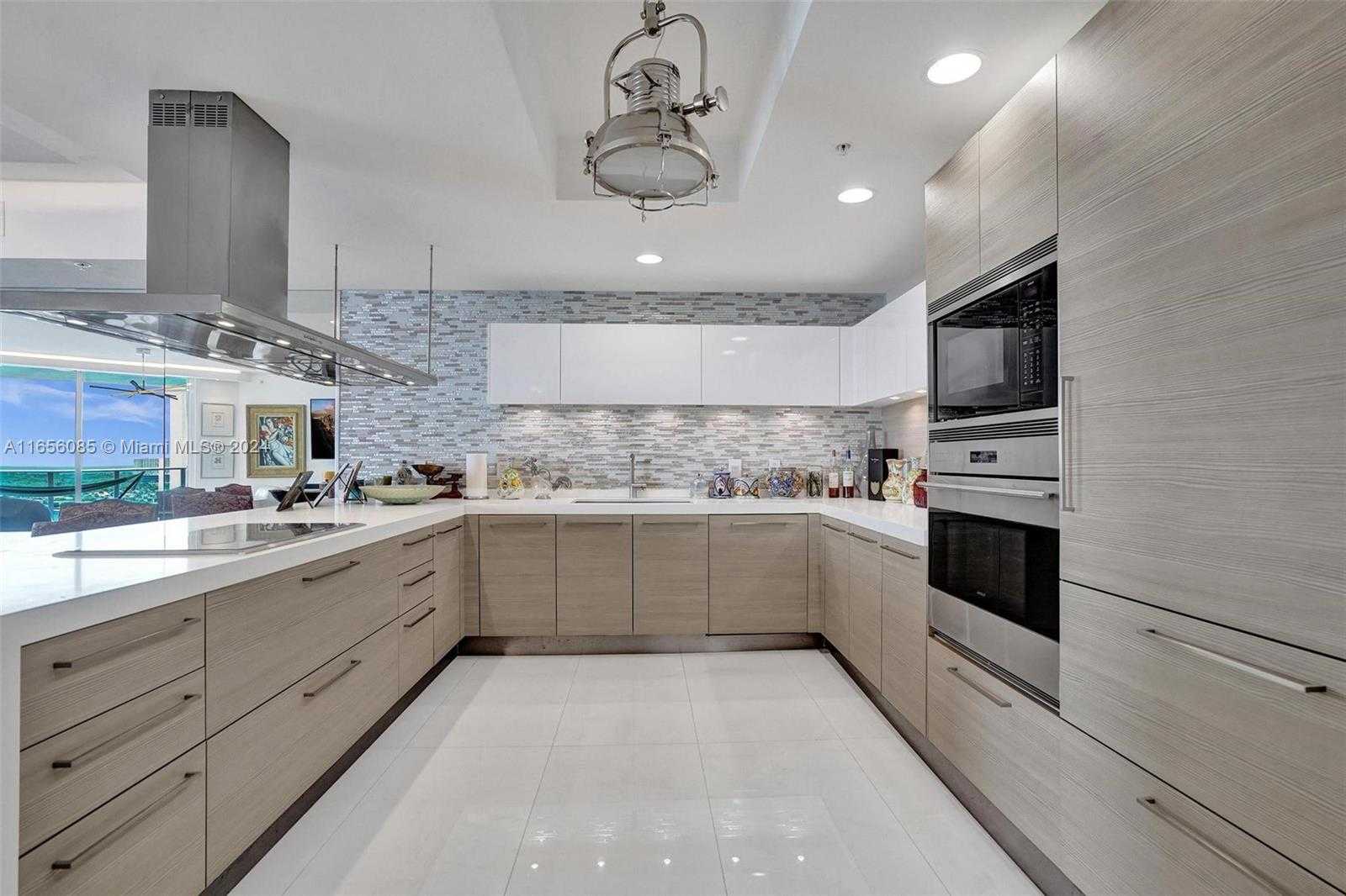 Small Image of 17301 BISCAYNE BLVD #1803, North Miami Beach Number 9