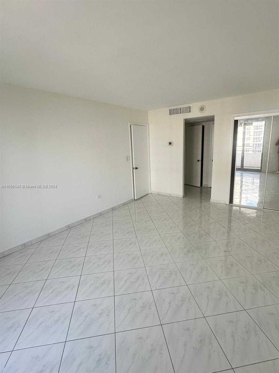 Small Image of 5555 COLLINS AVE #8Z, Miami Beach Number 16