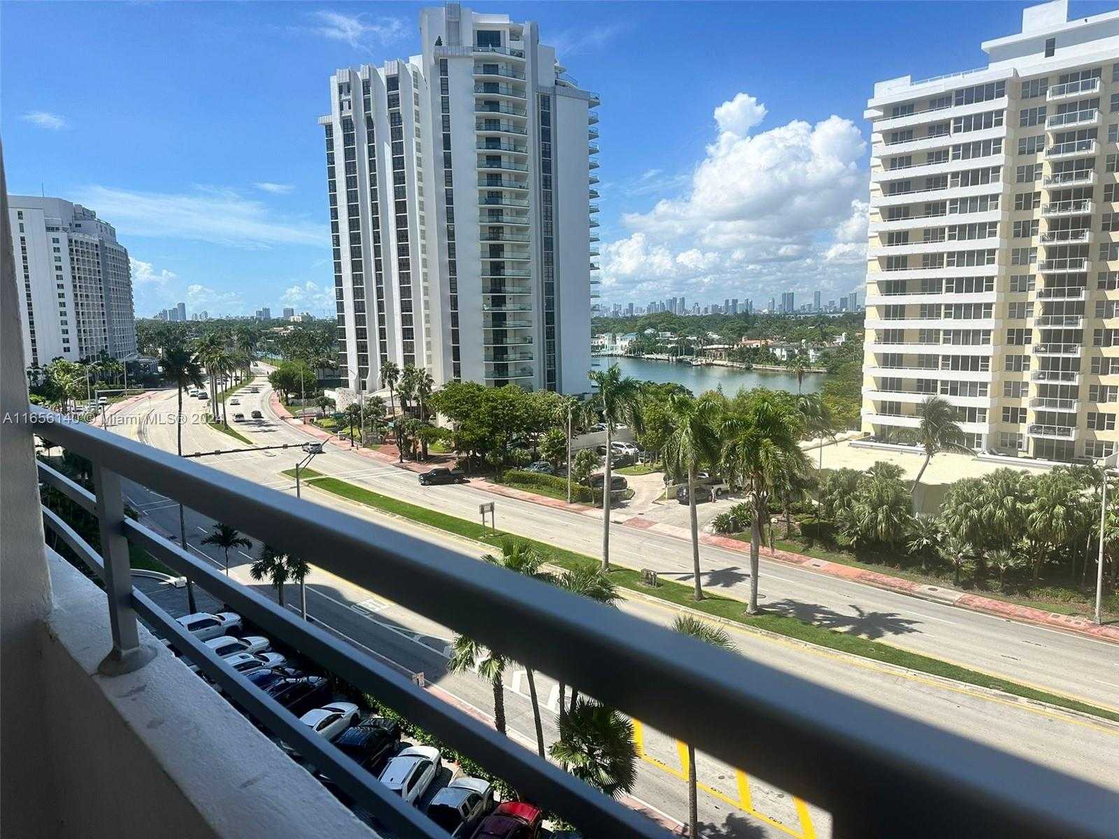 Small Image of 5555 COLLINS AVE #8Z, Miami Beach Number 2