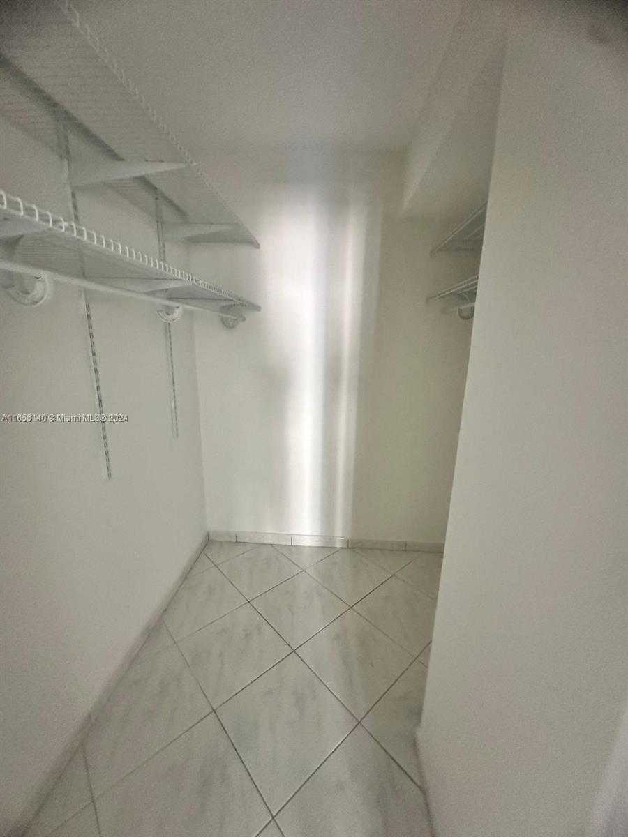 Small Image of 5555 COLLINS AVE #8Z, Miami Beach Number 20