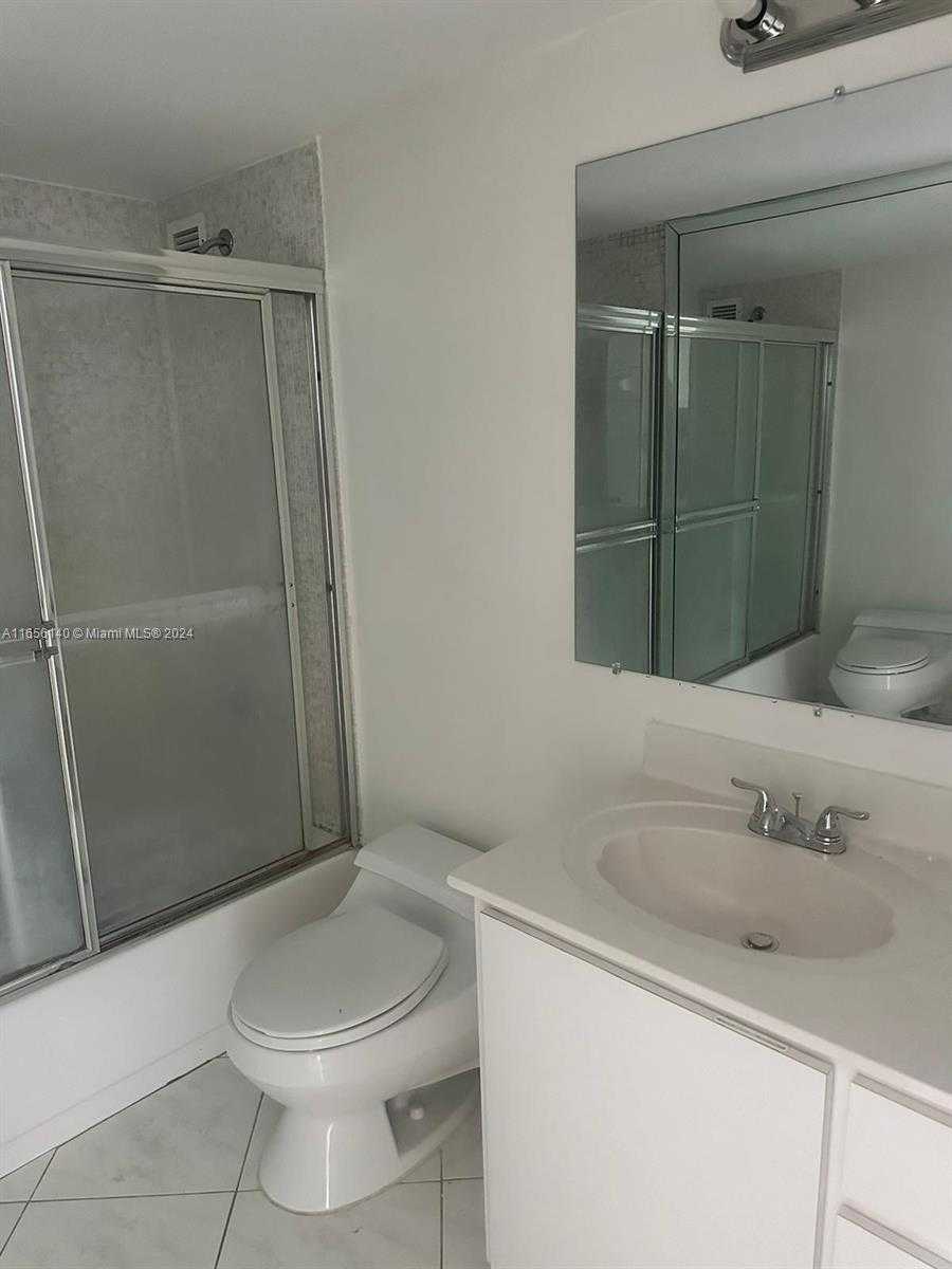 Small Image of 5555 COLLINS AVE #8Z, Miami Beach Number 21