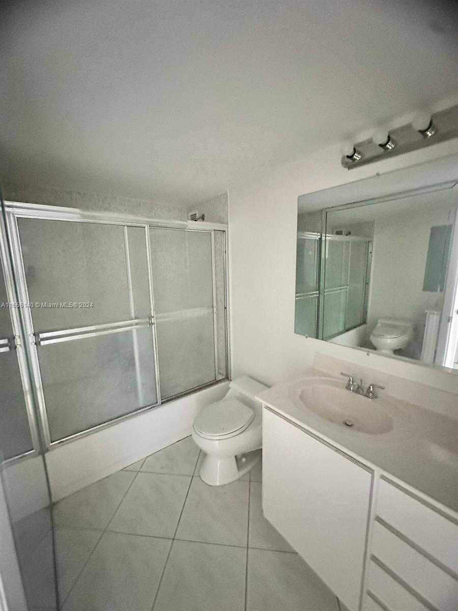 Small Image of 5555 COLLINS AVE #8Z, Miami Beach Number 22