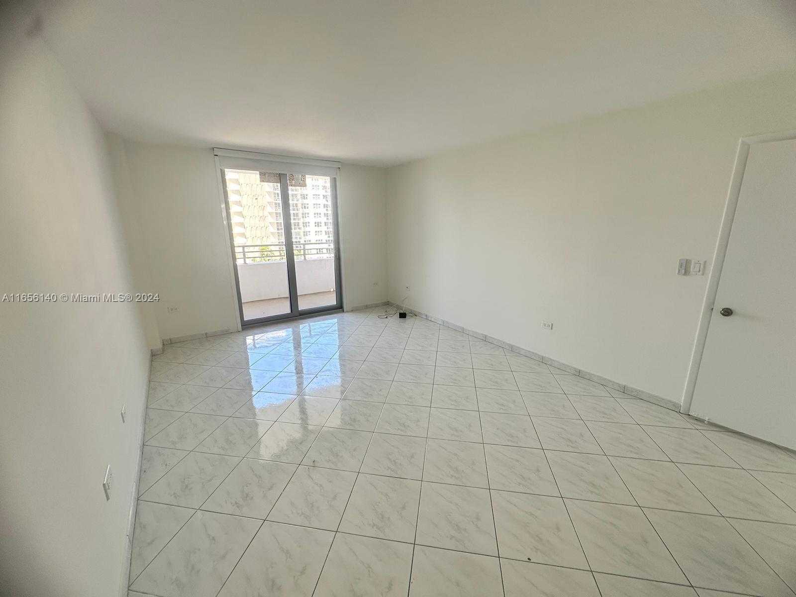 Small Image of 5555 COLLINS AVE #8Z, Miami Beach Number 23