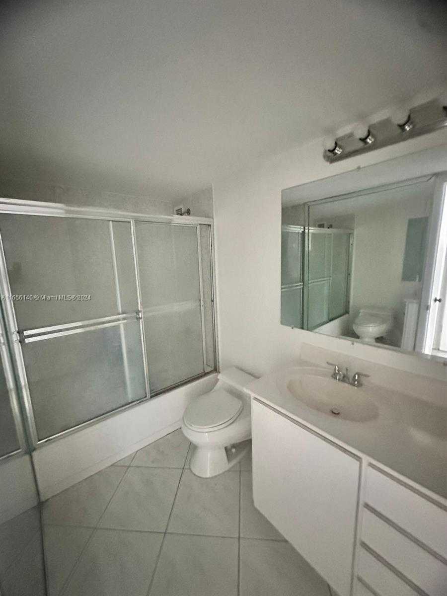 Small Image of 5555 COLLINS AVE #8Z, Miami Beach Number 24