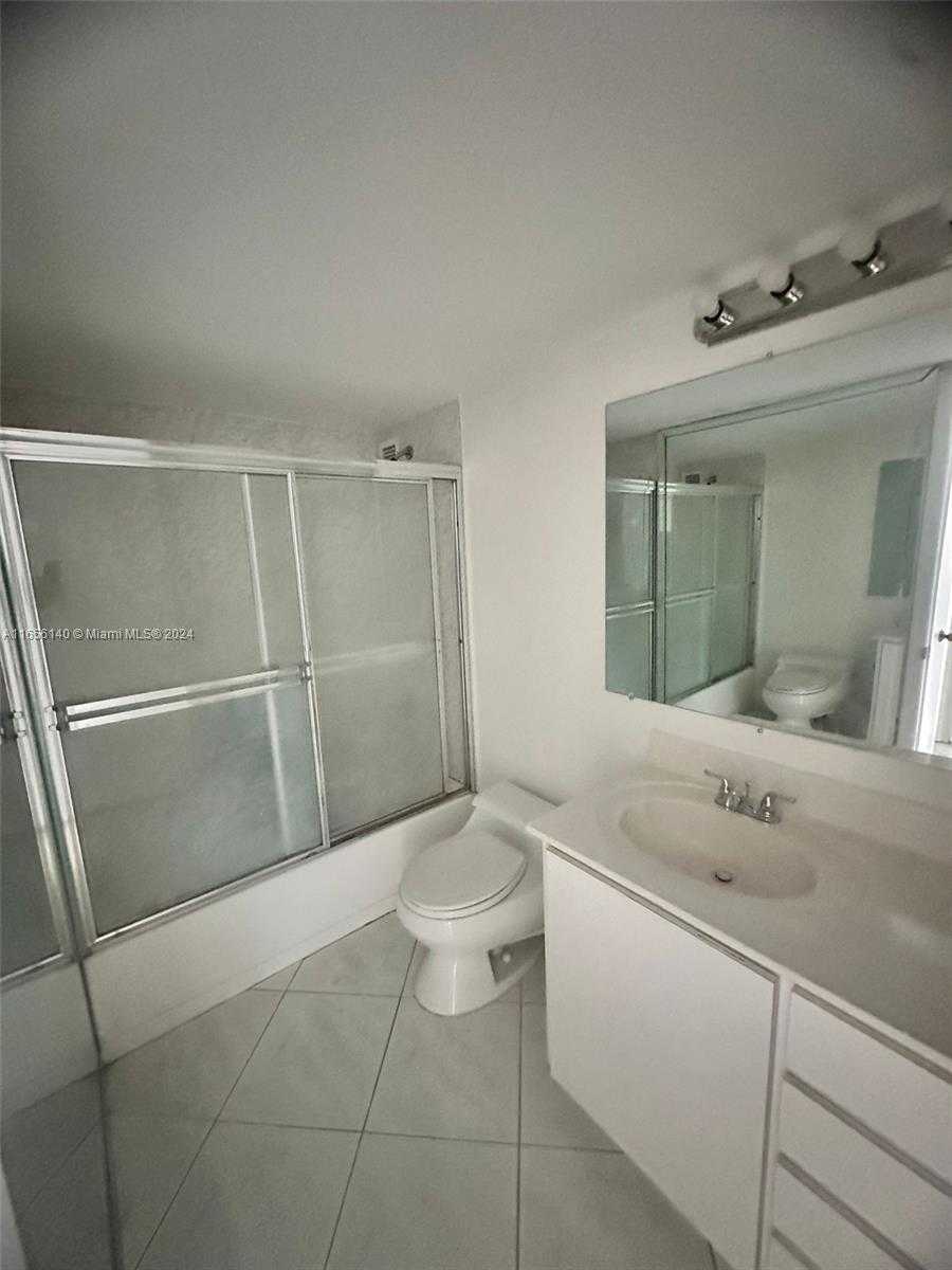 Small Image of 5555 COLLINS AVE #8Z, Miami Beach Number 26