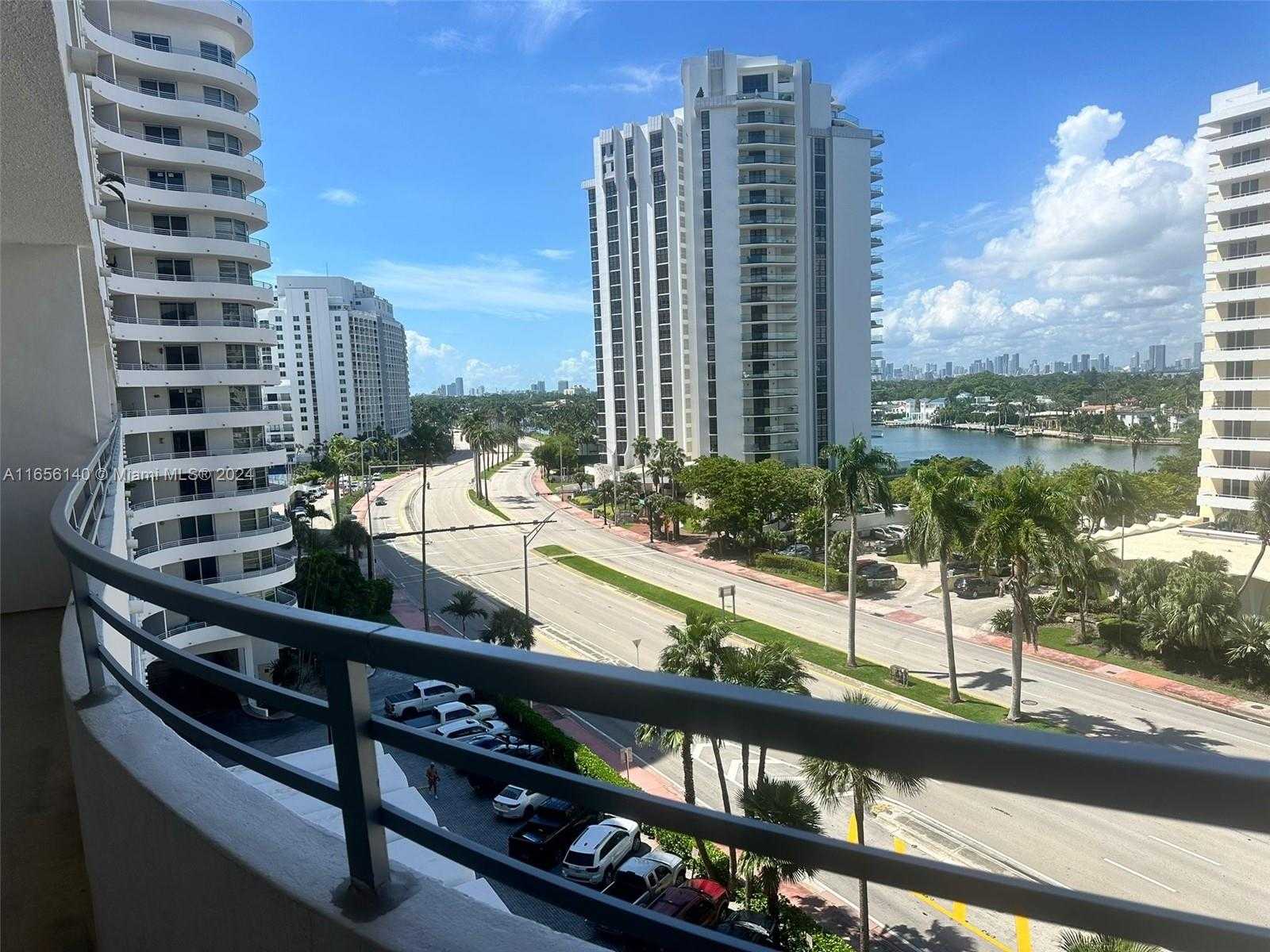 Small Image of 5555 COLLINS AVE #8Z, Miami Beach Number 3