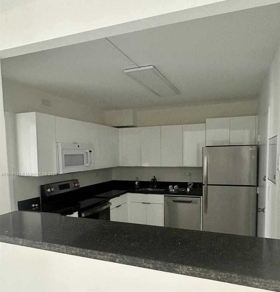 Small Image of 5555 COLLINS AVE #8Z, Miami Beach Number 7