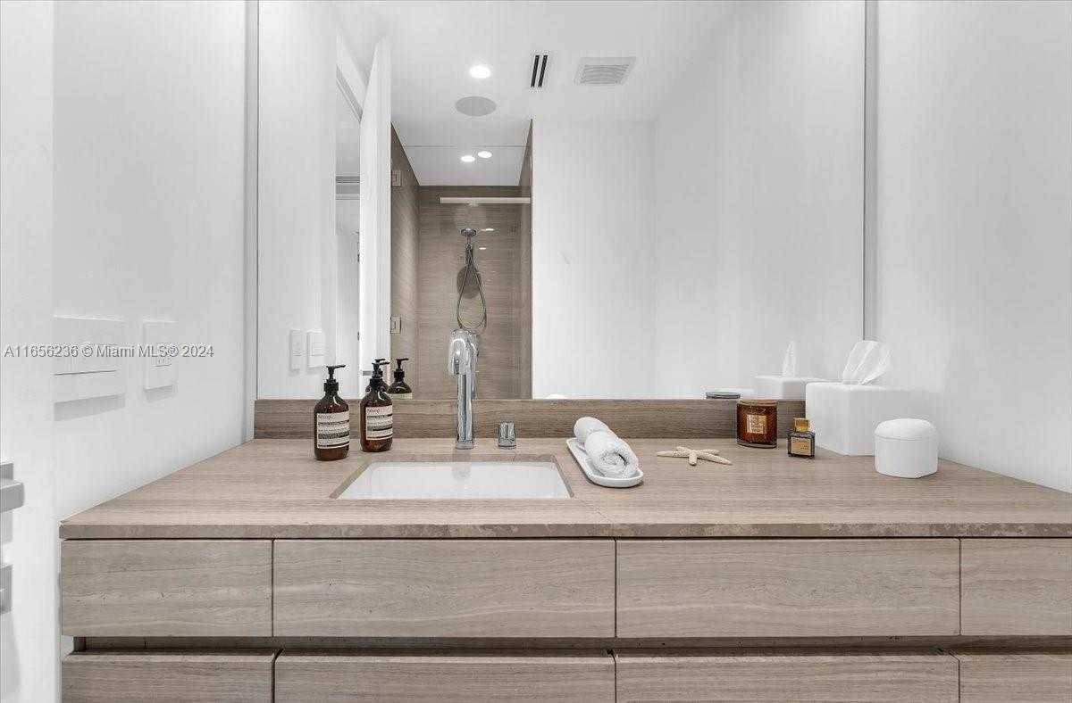 Small Image of 18975 COLLINS AVE #5302+Cabana 6, Sunny Isles Beach Number 43