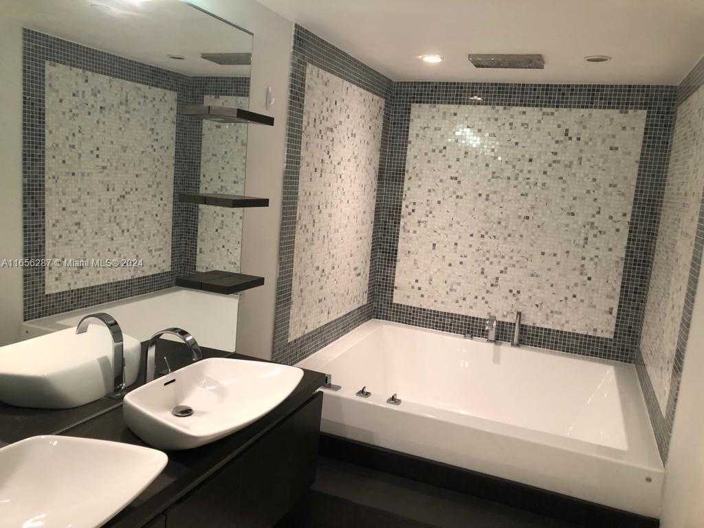 Small Image of 200 BISCAYNE BOULEVARD WAY #902, Miami Number 14