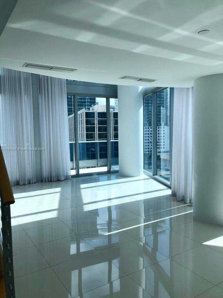 Small Image of 200 BISCAYNE BOULEVARD WAY #902, Miami Number 4