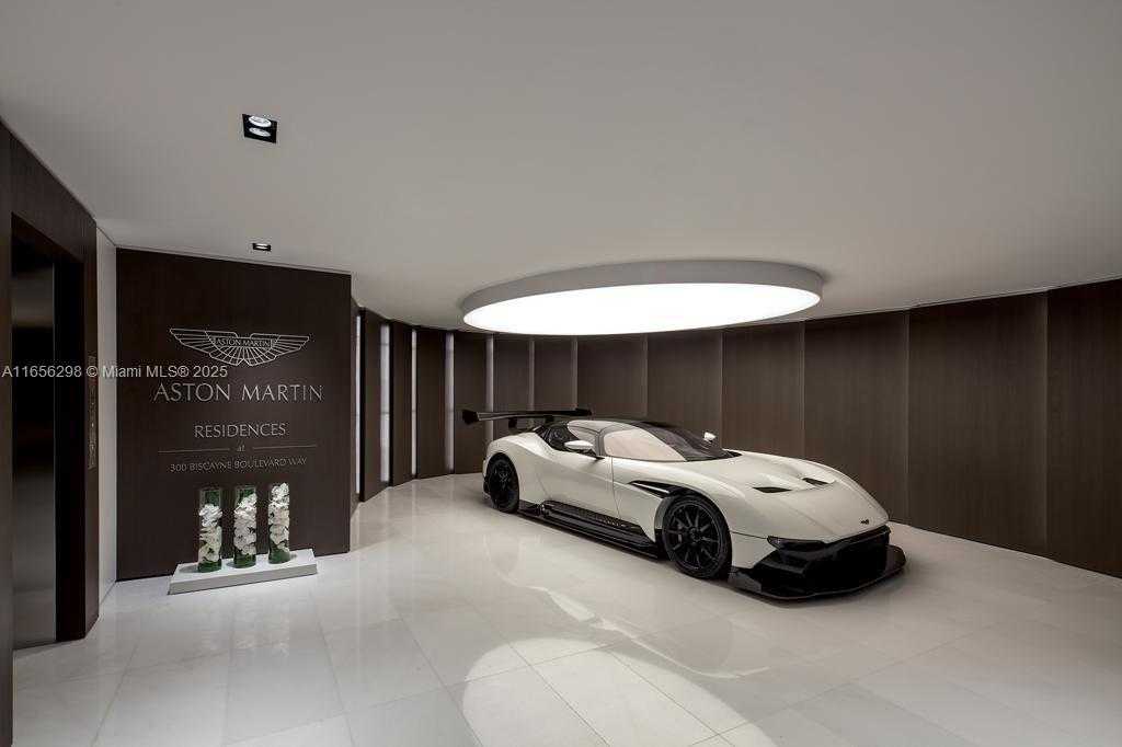 Small Image of 300 BISCAYNE BLVD WAY #6301, Miami Number 13
